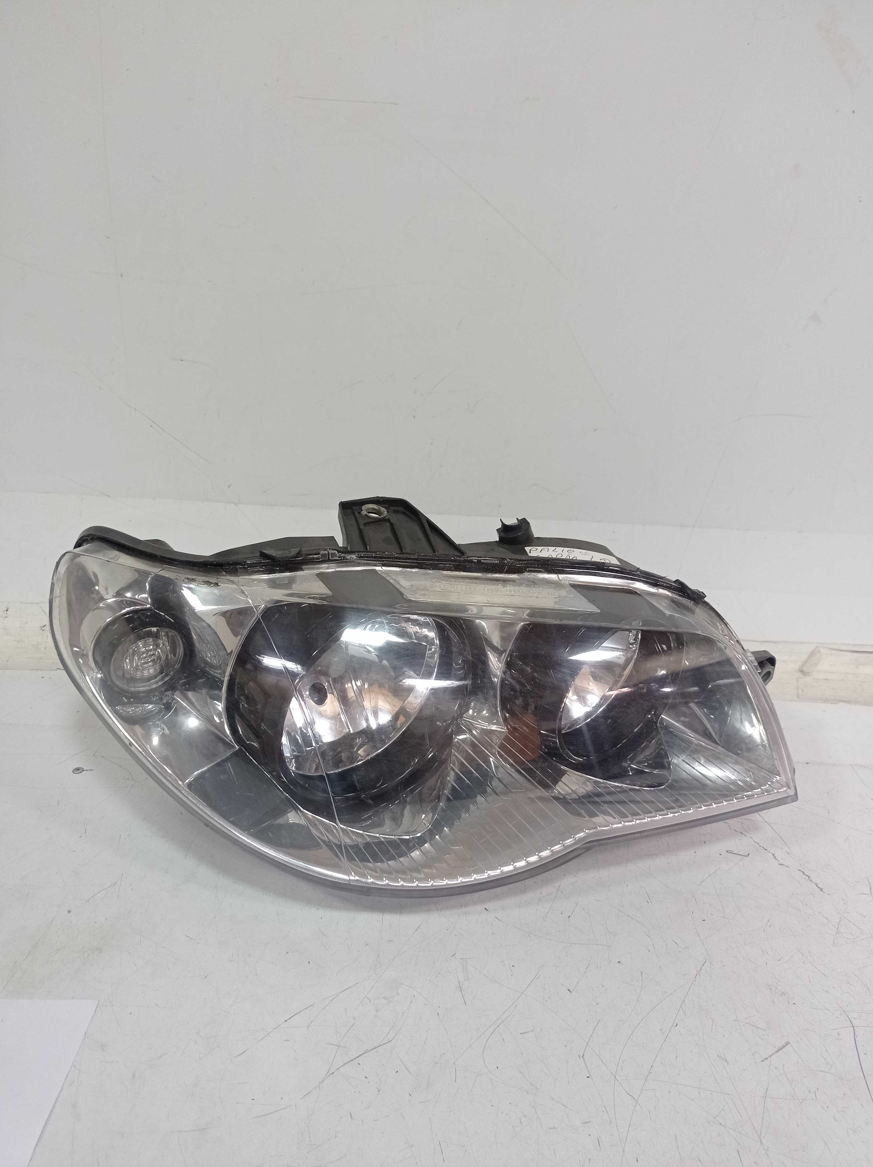 FAROL DIREITO FIAT PALIO SAPÃO 2005 RECUPERADO