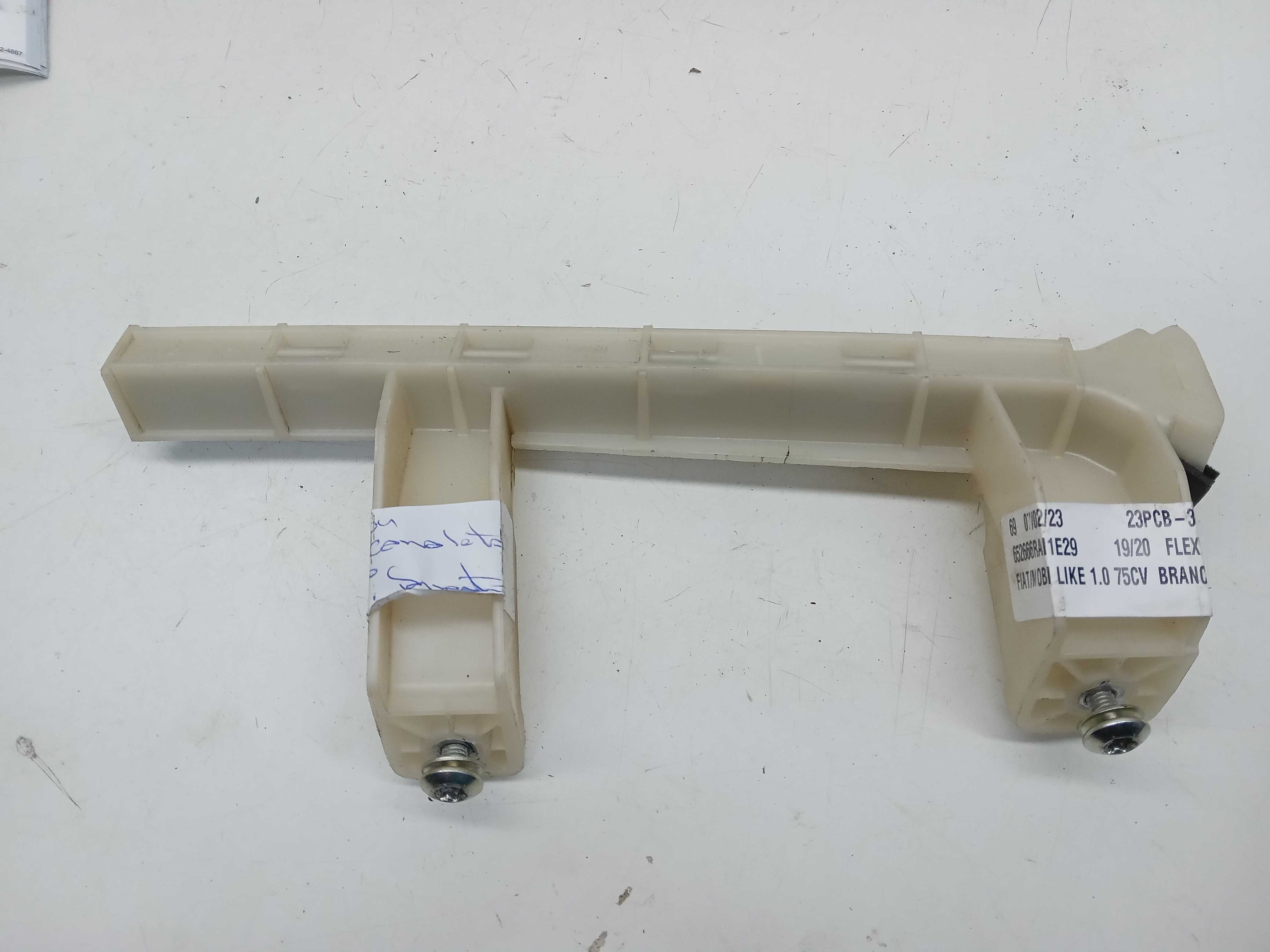 Guia canaleta vidro porta dianteiro ld fiat 2010 a 2021 1