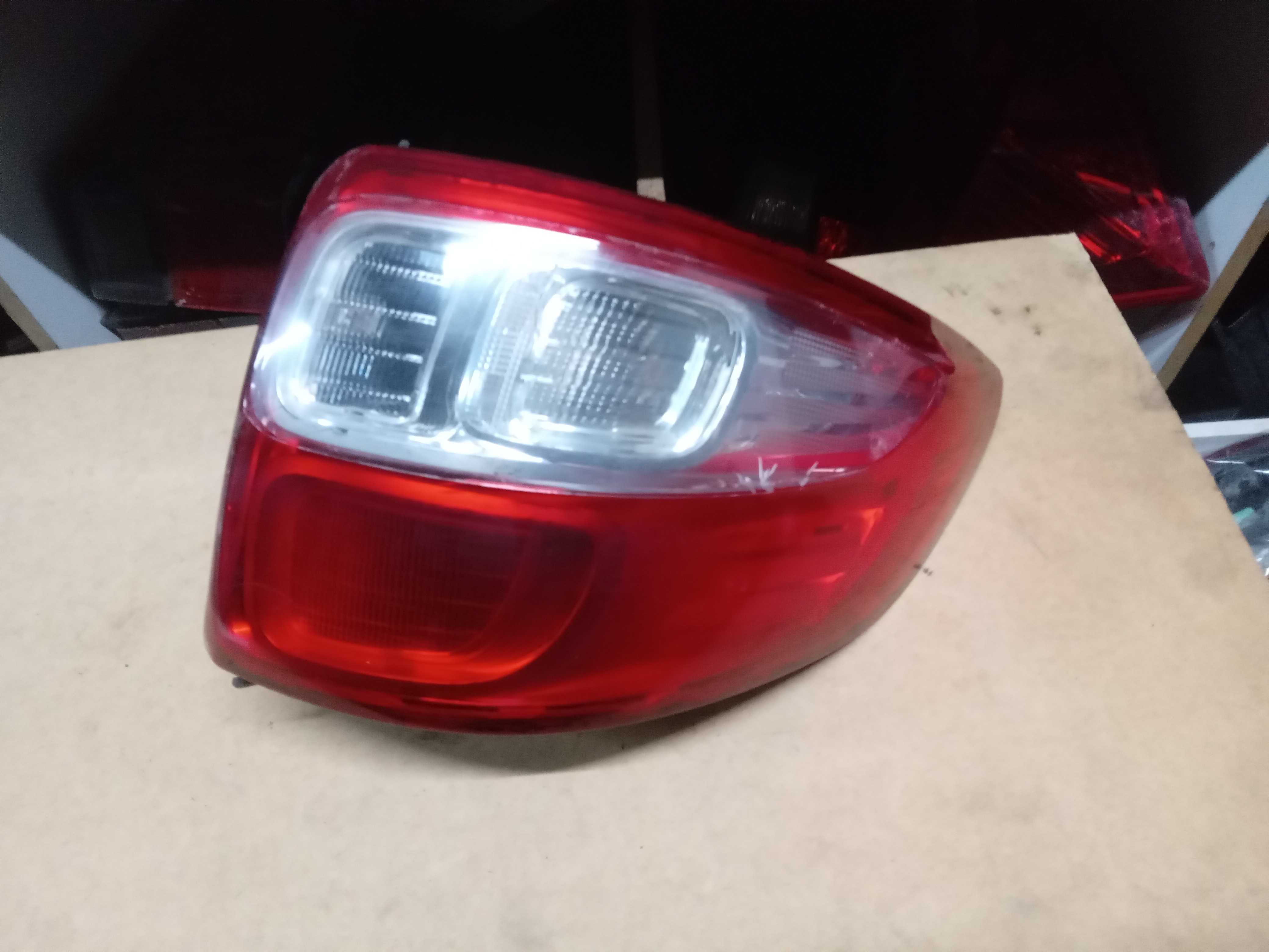 LANTERNA TRASEIRA DIREITA FIAT STRADA 2014 A 2019 1