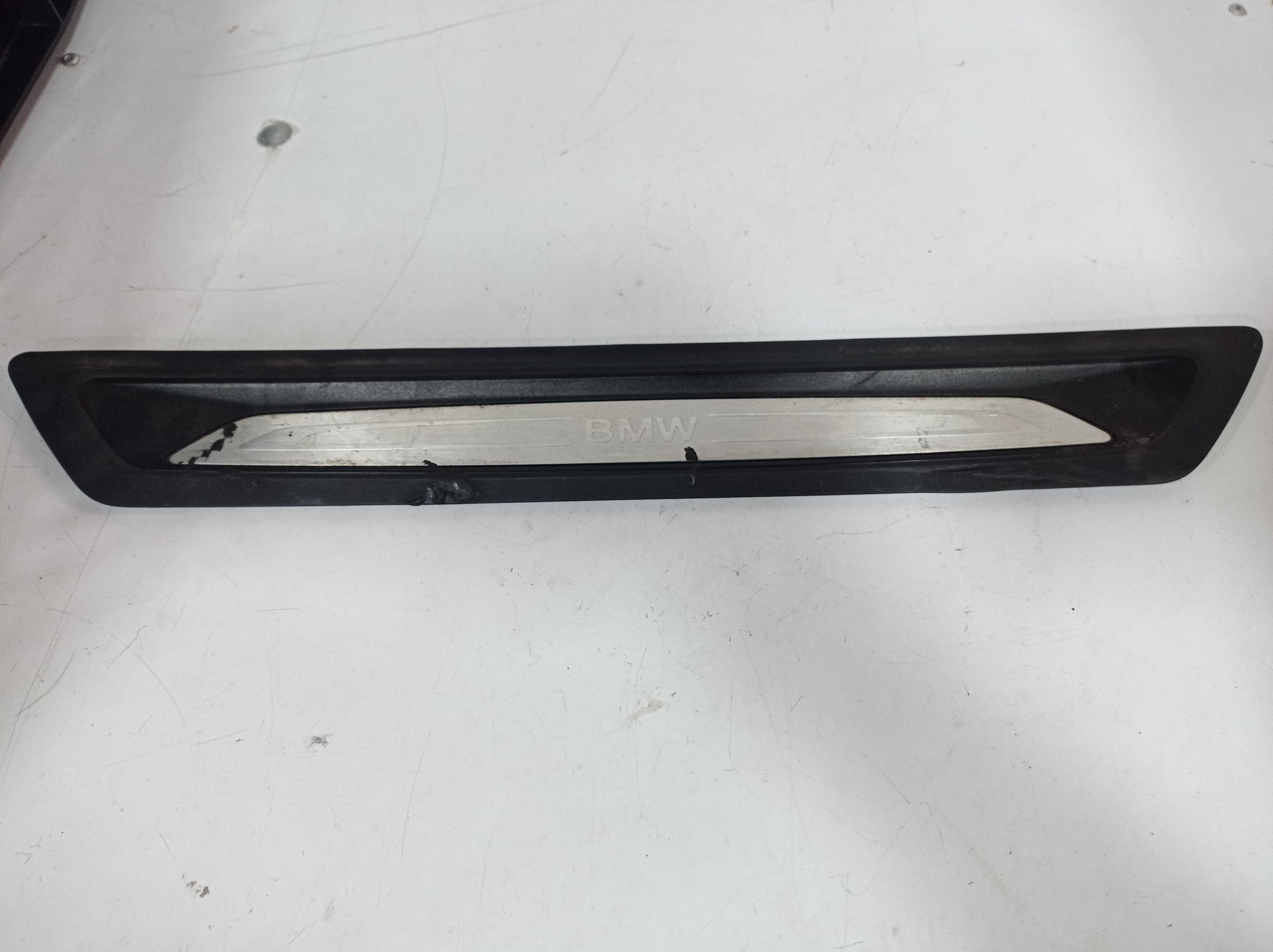 ACABAMENTO SOLEIRA PORTA BMW 320I 2018
