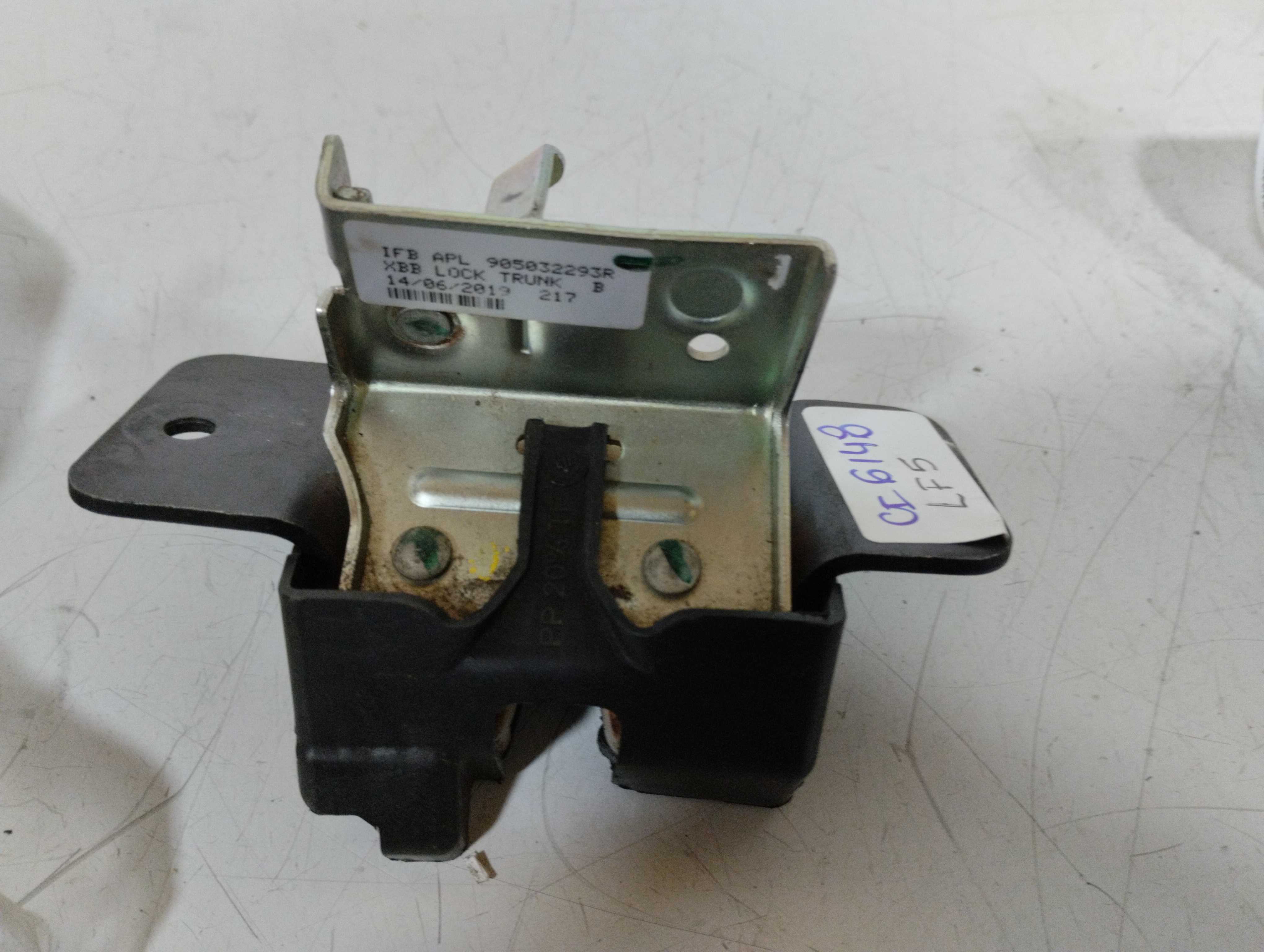 Fechadura porta malas Renault kwid 1
