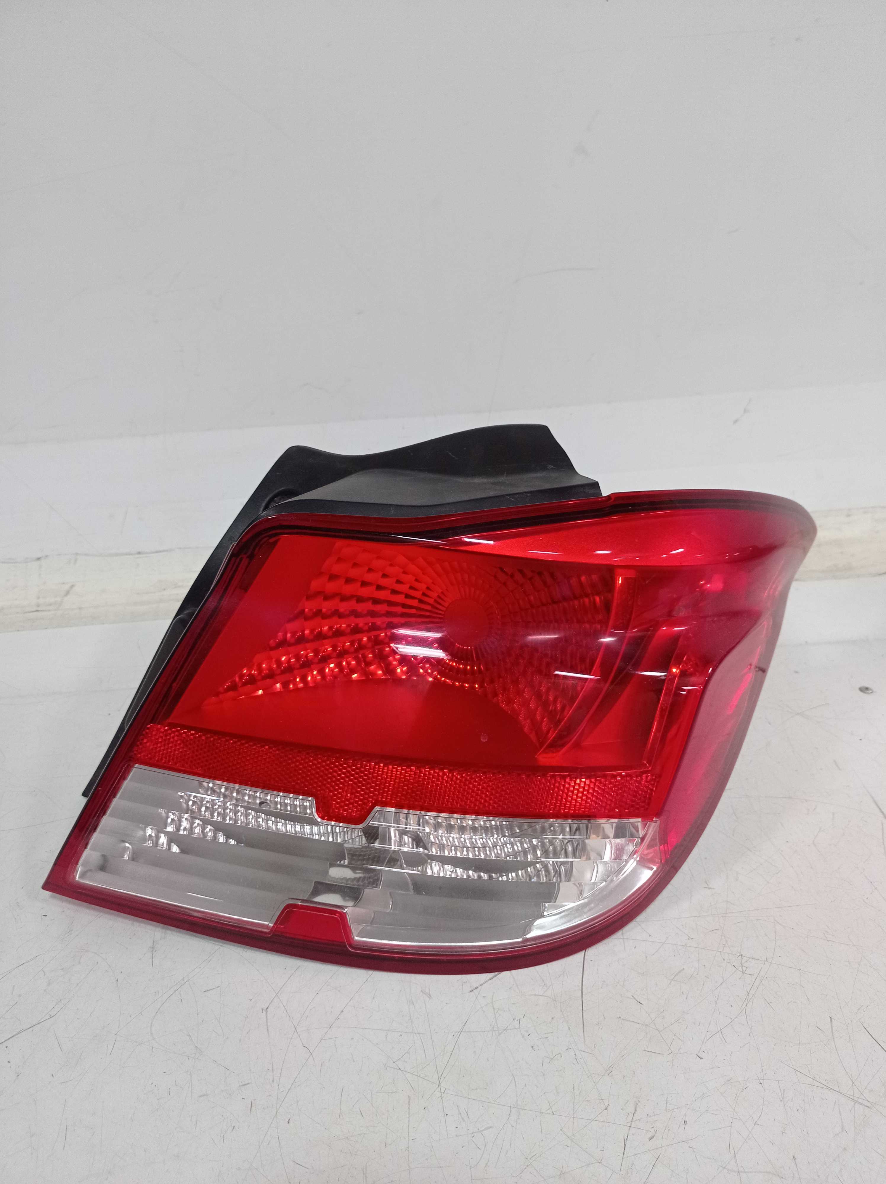 LANTERNA TRASEIRA DIREITA GM ONIX 2013 A 2019 RECUPERADA 1