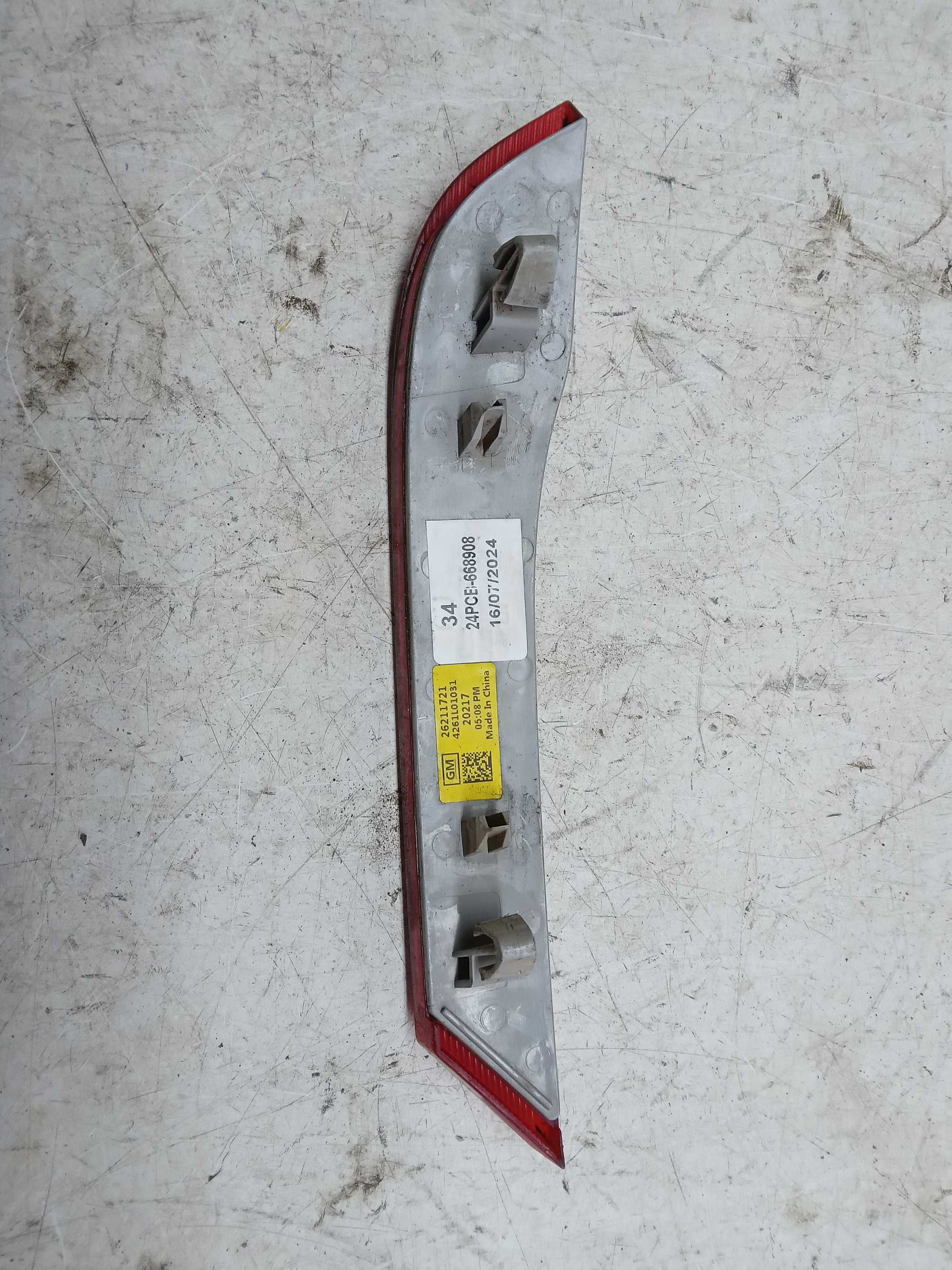 REFLETOR OLHO GATO PARACHOQUE TRASEIRO LE GM TRACKER 2019/22 2