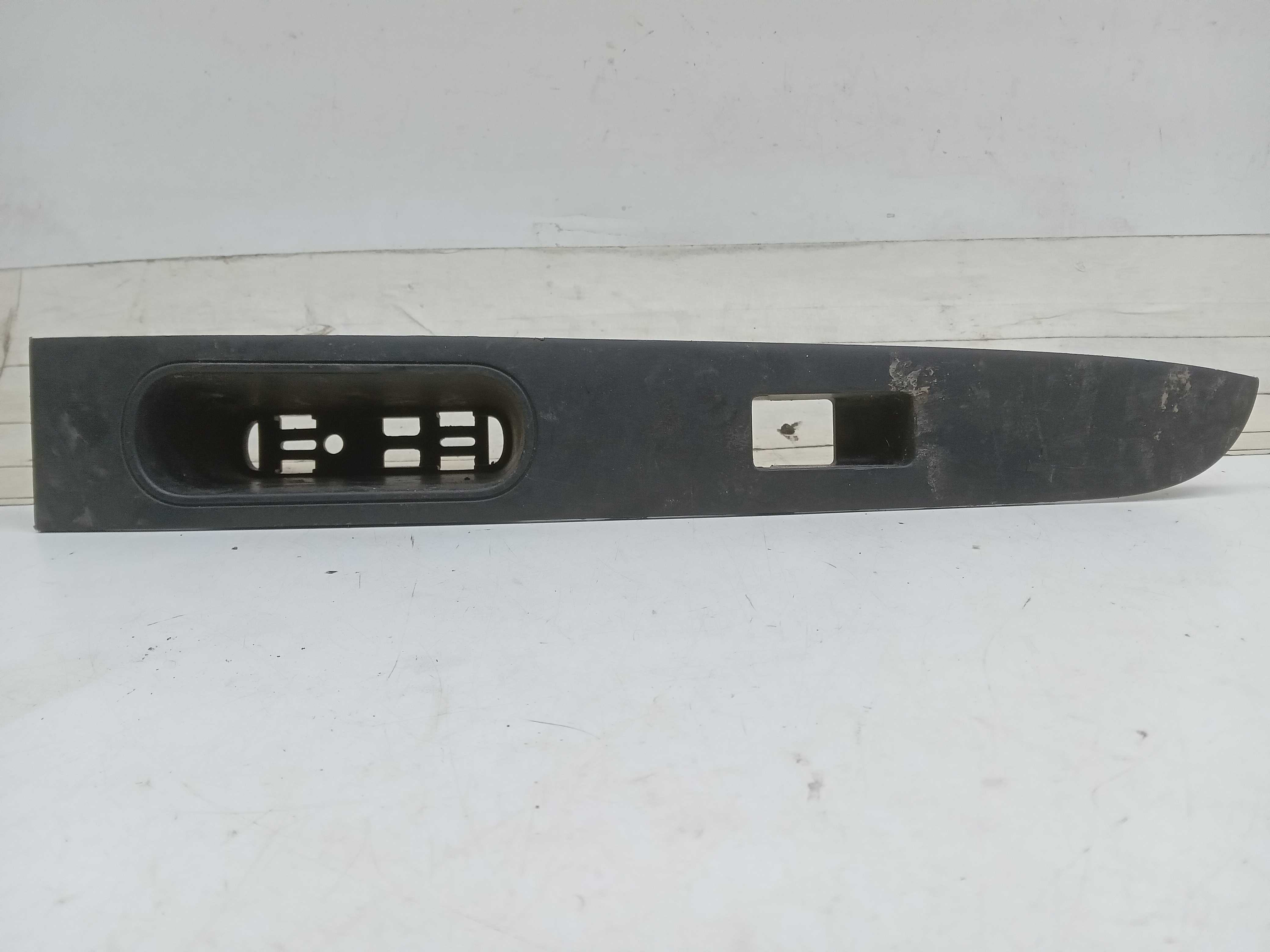 MOLDURA COMANDO BOTAO VIDRO TRASEIRO LE SENTRA 2010 1