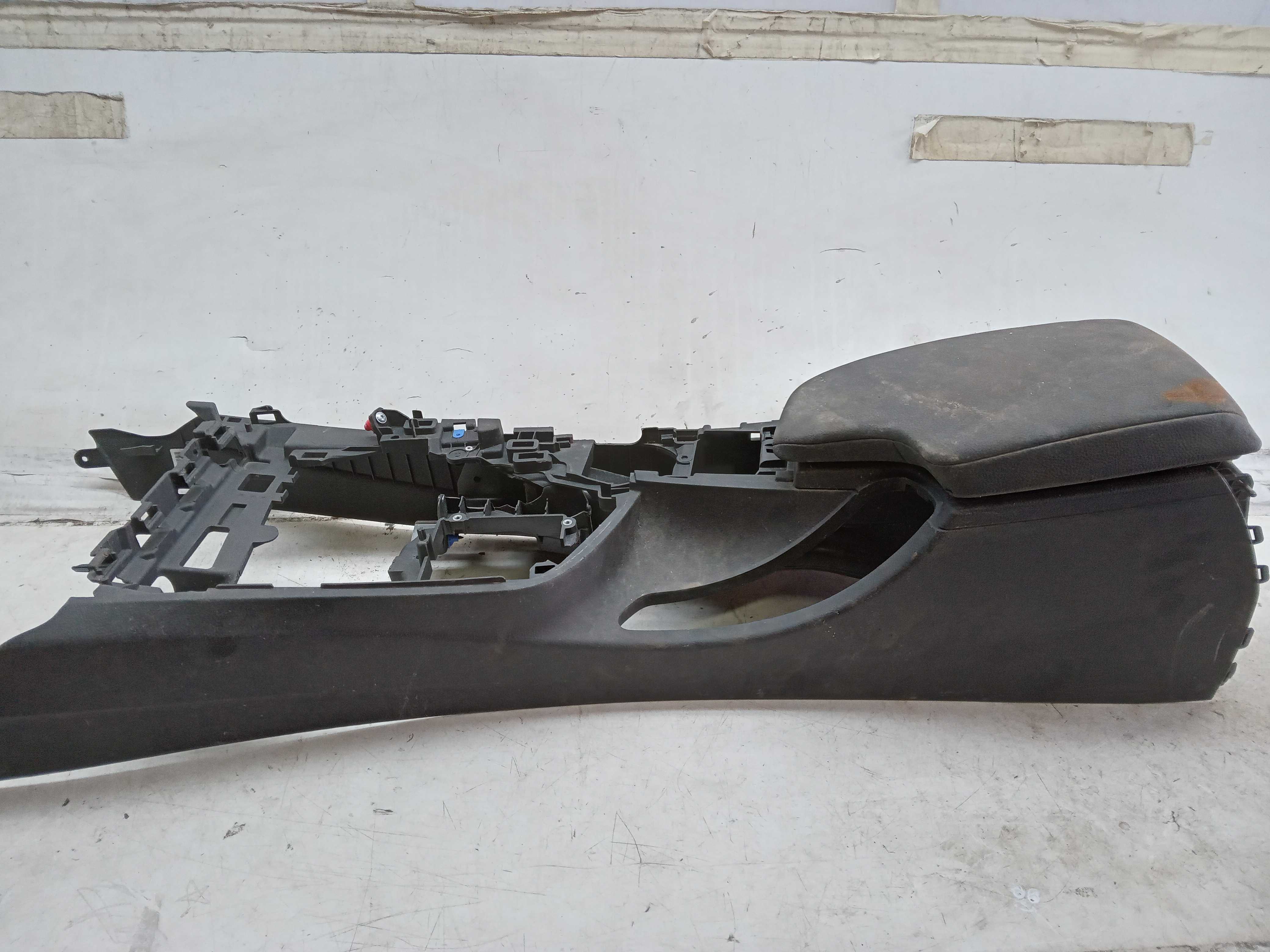 CONSOLE CENTRAL APOIO BRAÇO BMW 320I 2018 1