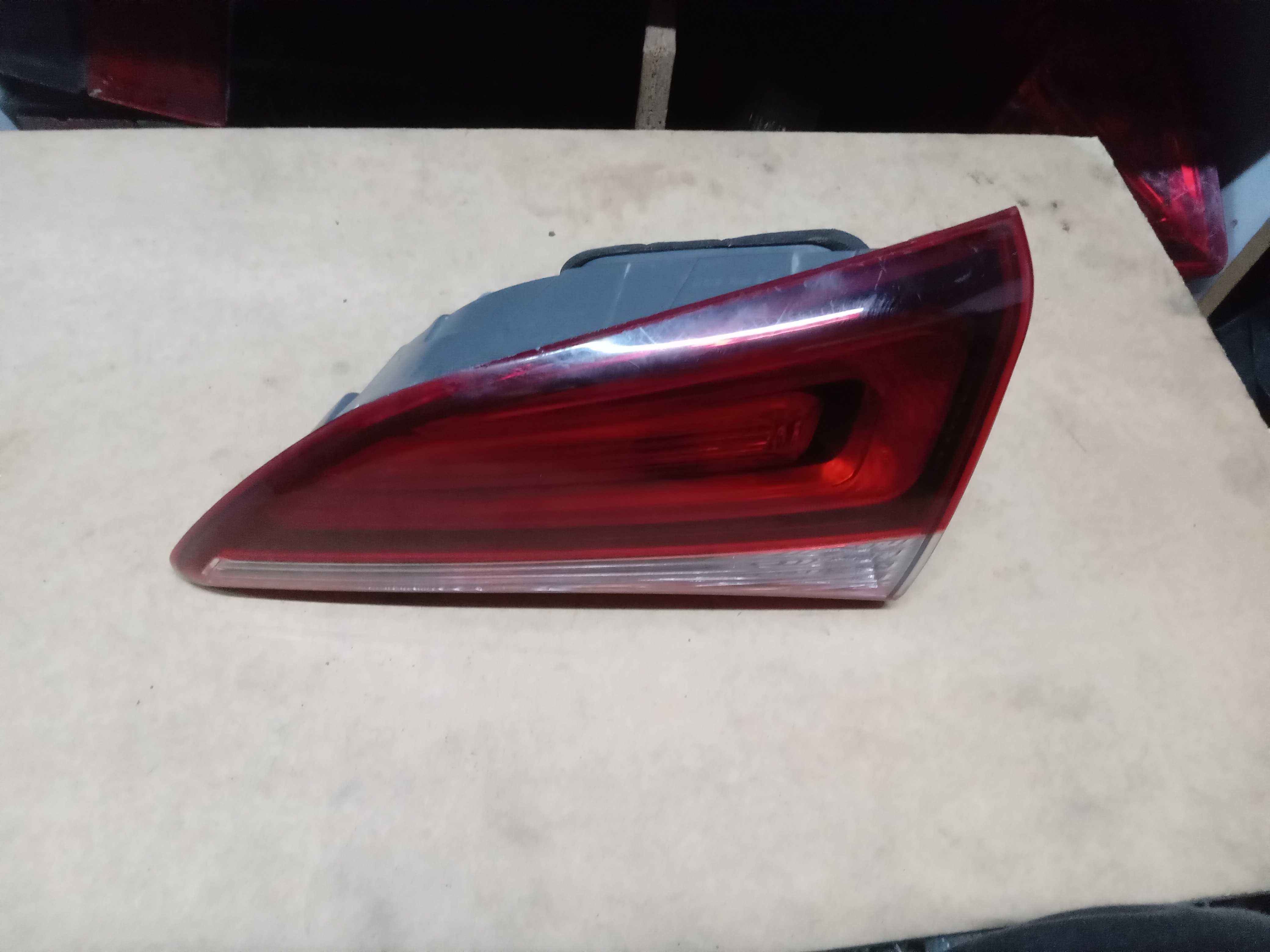 LANTERNA TRASEIRA PORTA MALAS ESQ HYUNDAI HB20 HATCH 2016 2