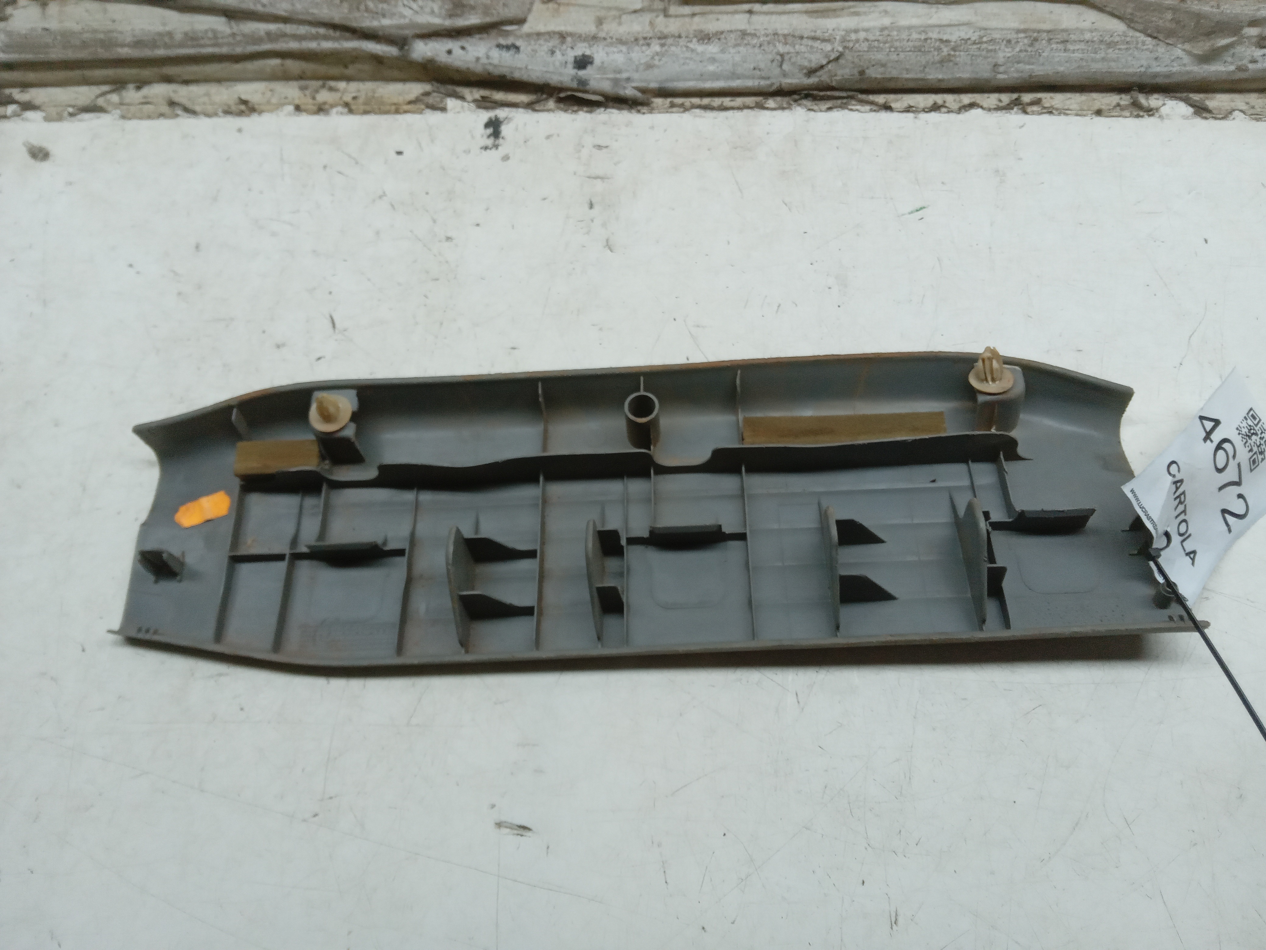 MOLDURA ACABAMENTO SOLEIRA LD TOYOTA HILUX 2010 2