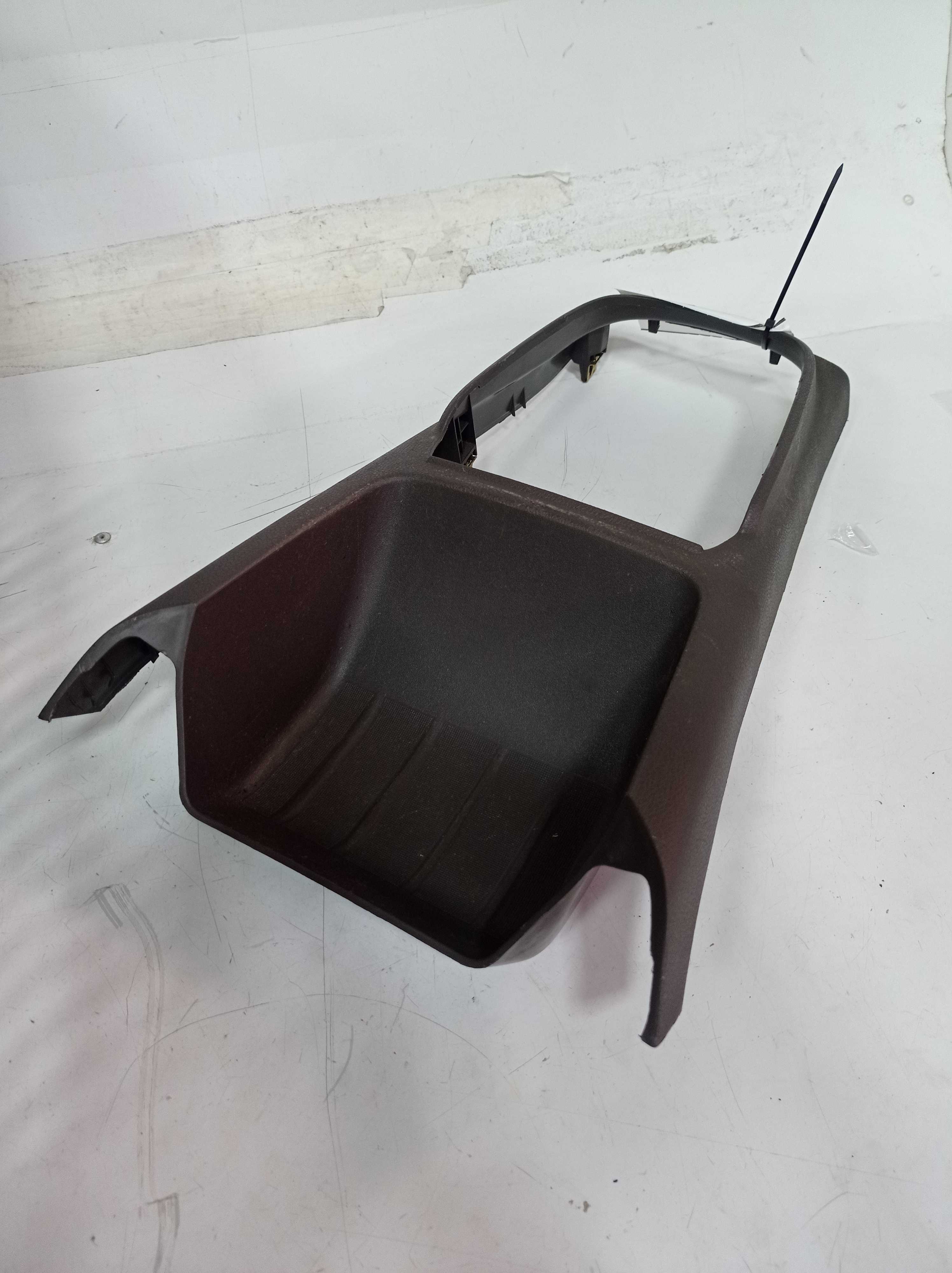 94736363 MOLDURA CONSOLE GM SPIN 2013 1
