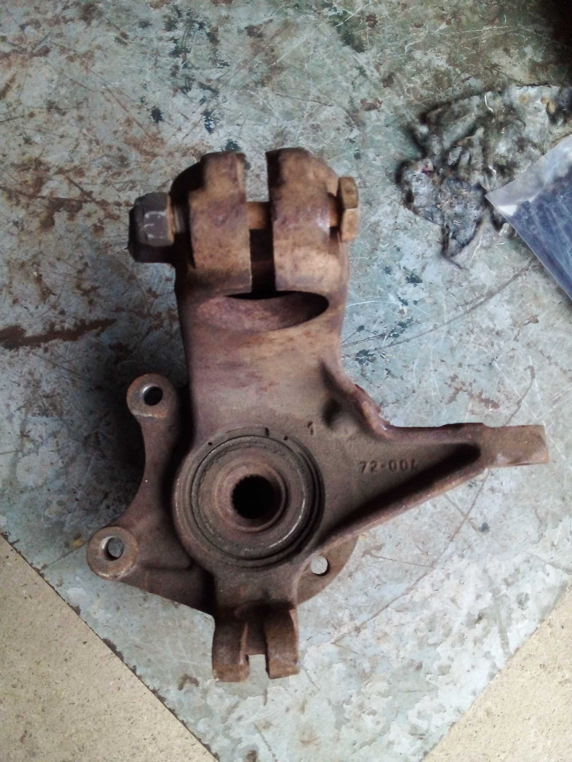 Cubo montante dianteiro direito Peugeot 206 2006 2