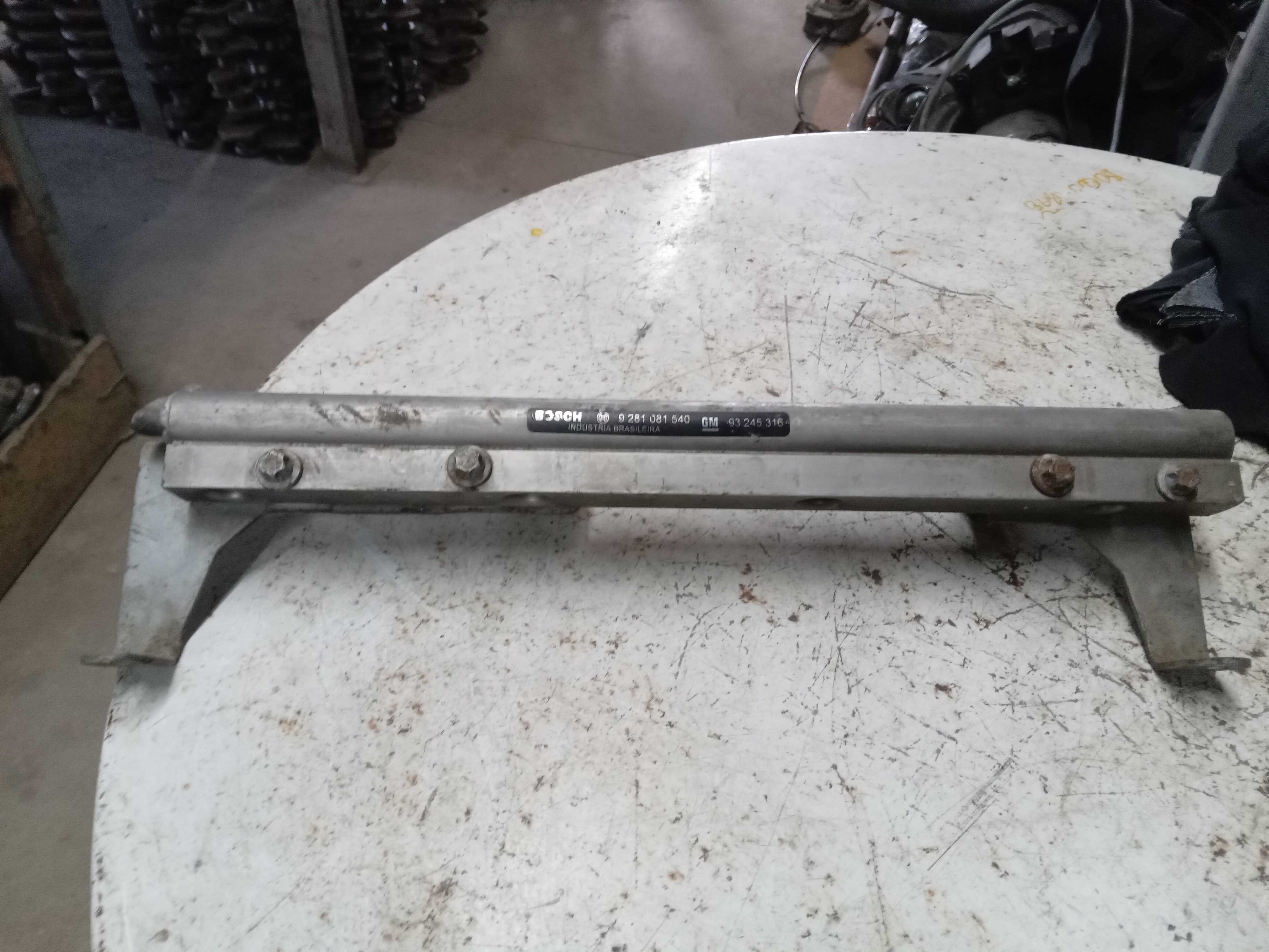 FLAUTA BICO INJETOR GM VECTRA OU MONZA 1993 3