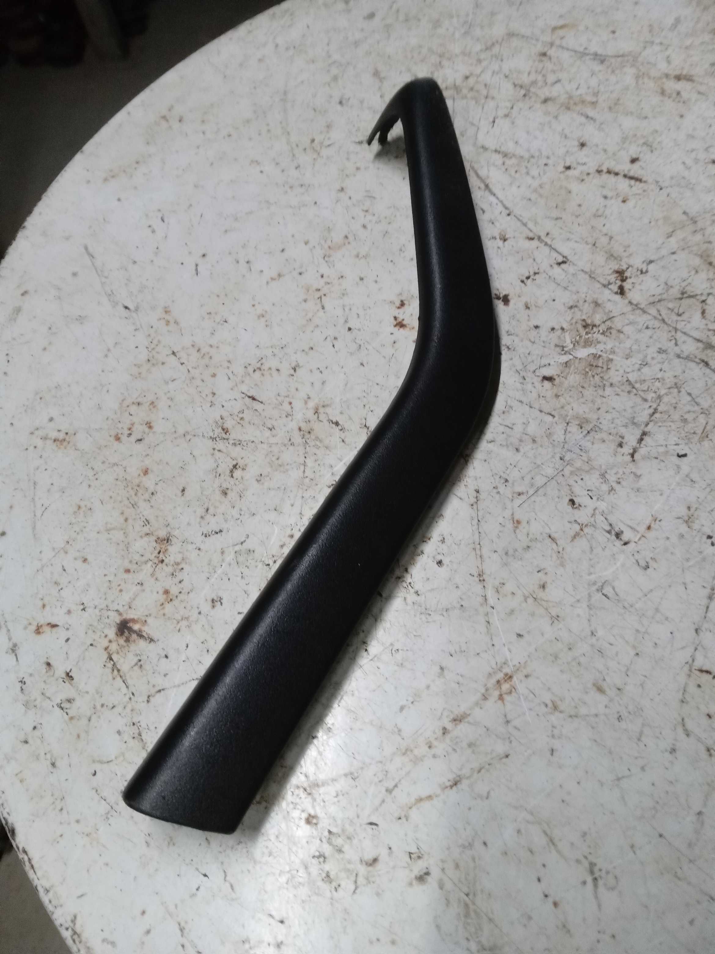 MOLDURA DESCANSA BRAÇO DIANTEIRA ESQUERDA FORD NEW FIESTA 1