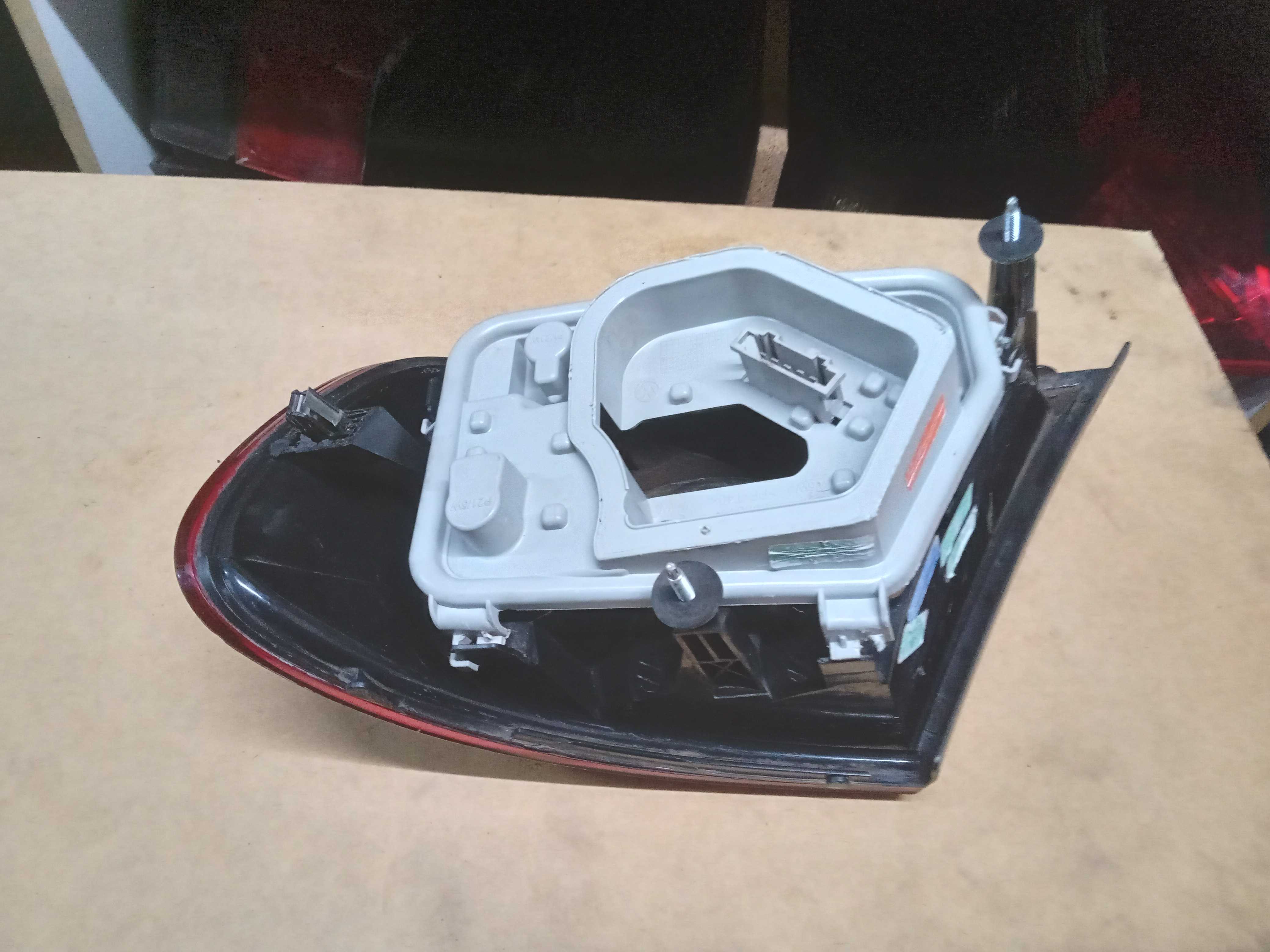 LANTERNA TRASEIRA ESQUERDA VW GOL G5 2009 A 2015 3