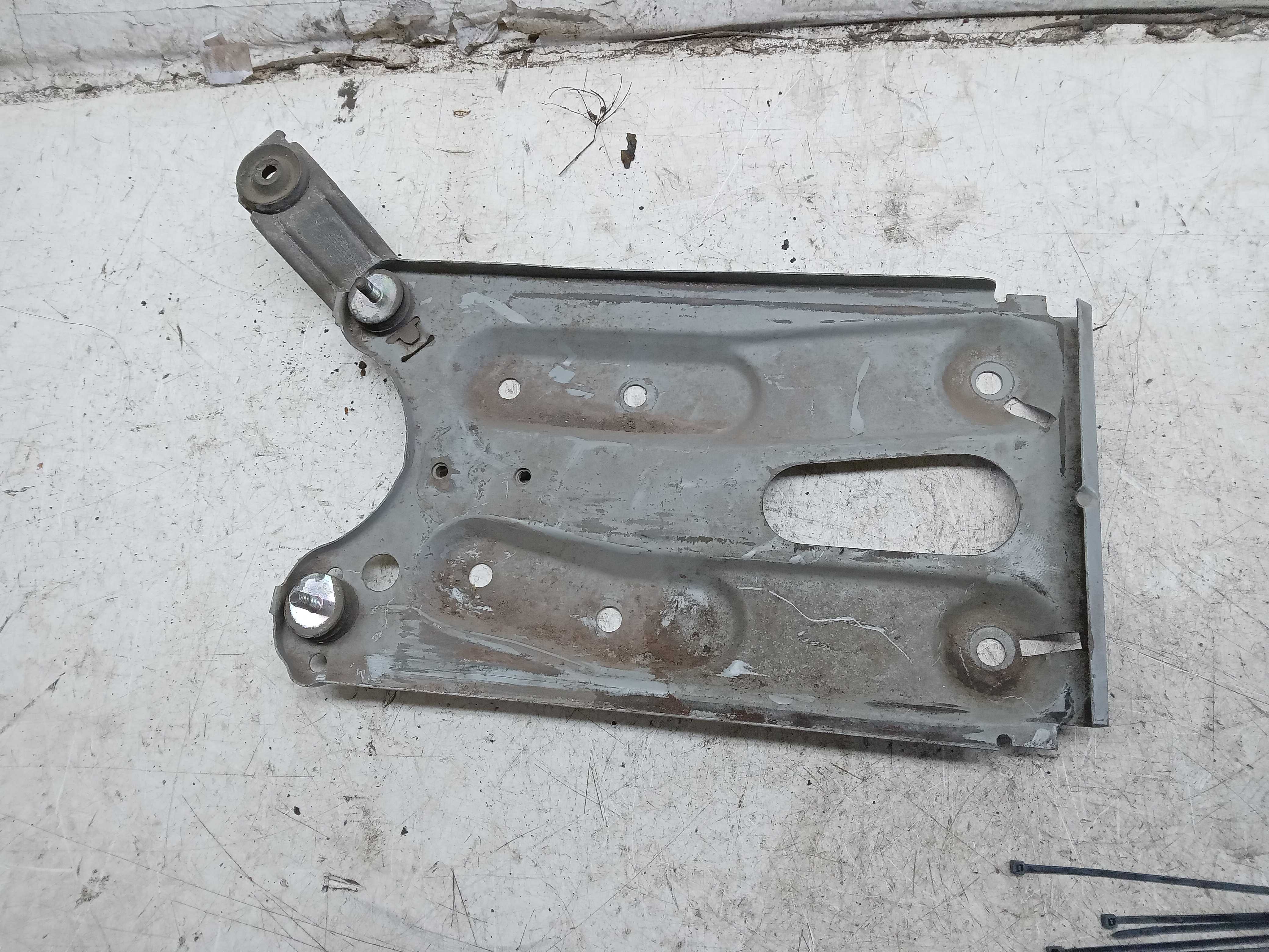 SUPORTE BATERIA VOLVO 460 1995 2