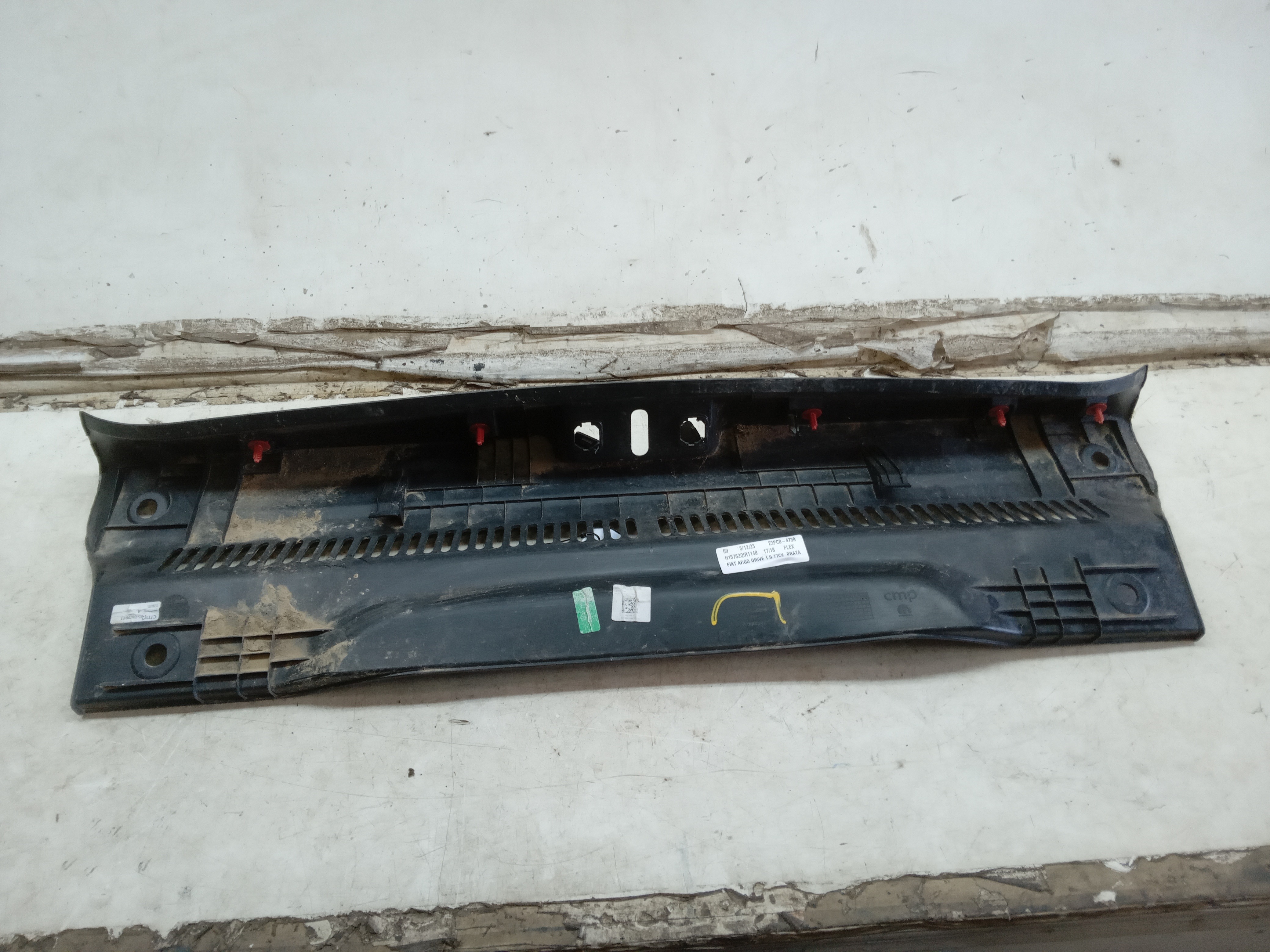 MOLDURA SOLEIRA PORTA MALAS FIAT ARGO 2018 2