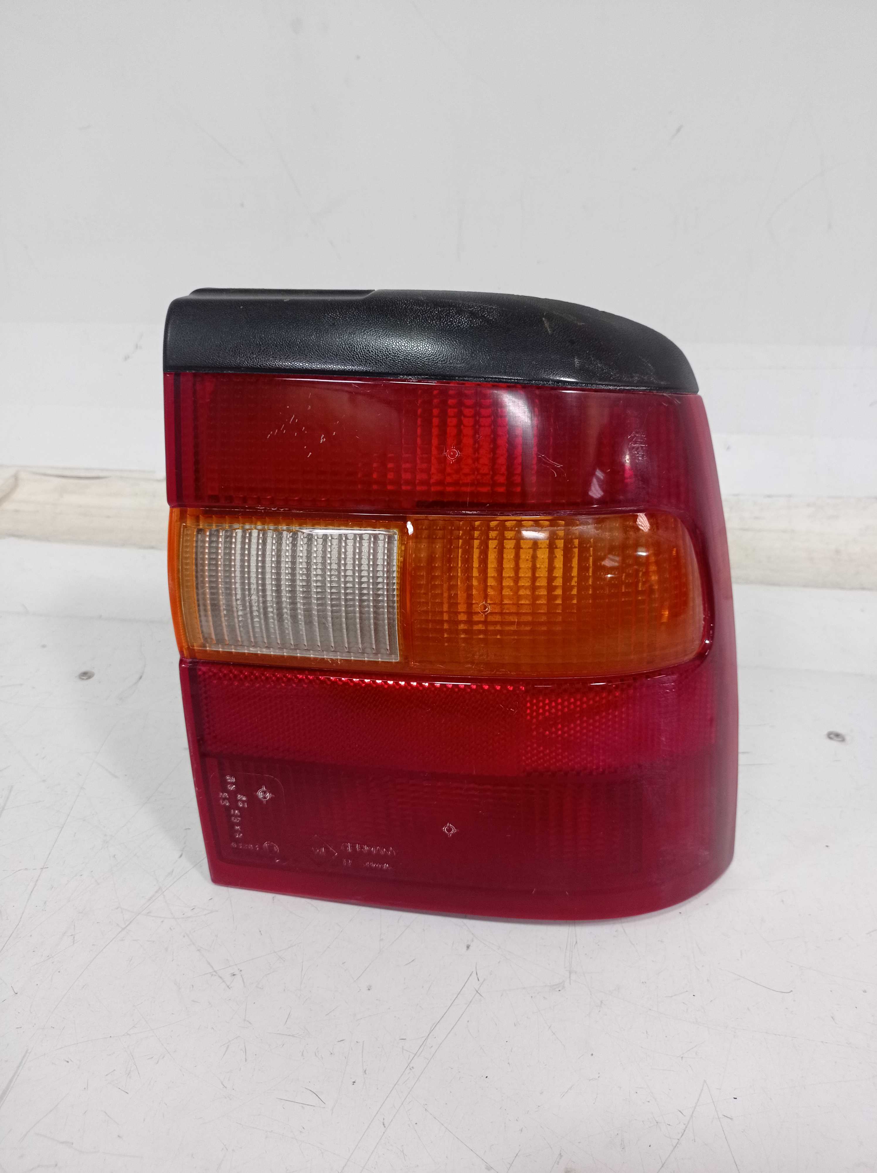 LANTERNA TRASEIRA DIREITA GM VECTRA 1993 A 1998 ORIGINAL 1