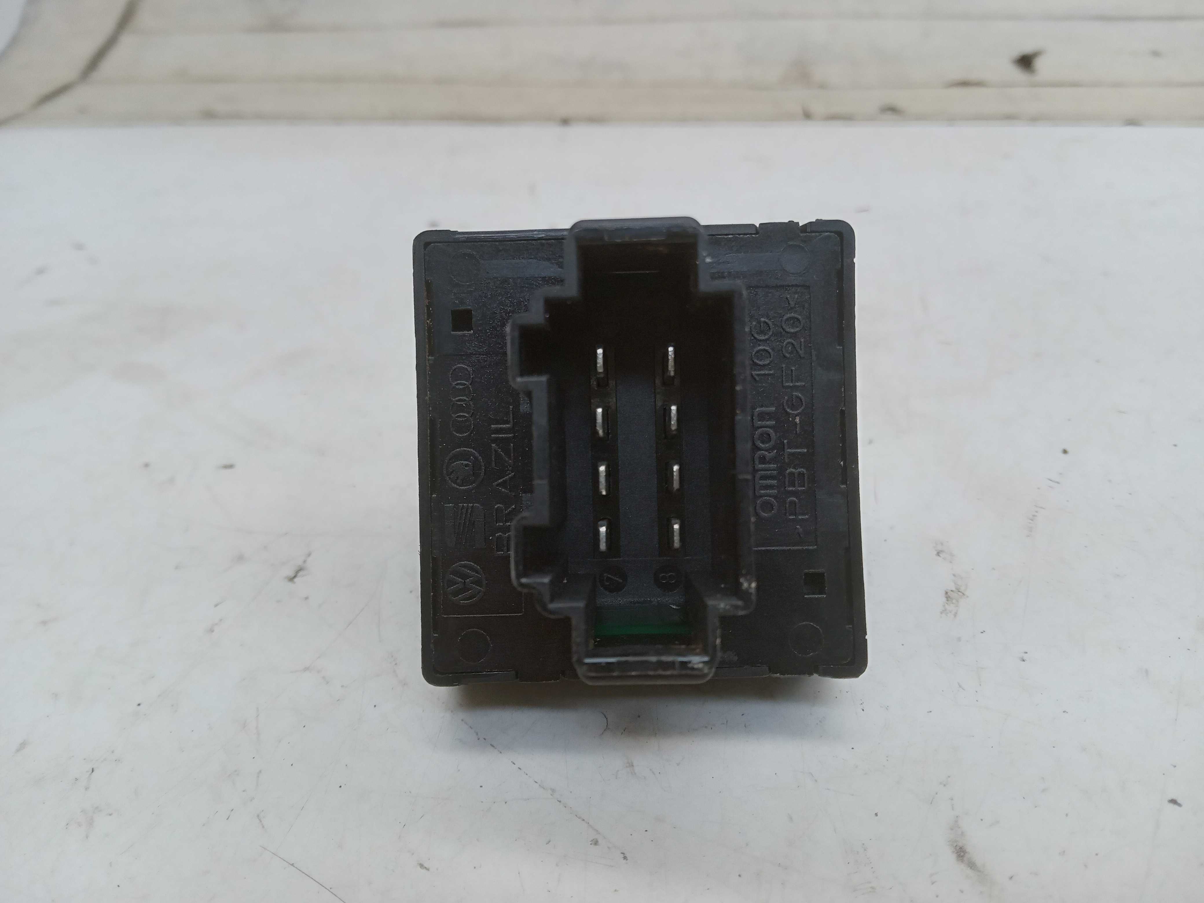 MOLDURA COMANDO BOTAO VIDRO DIANTEIRO LD VW UP 2014 1