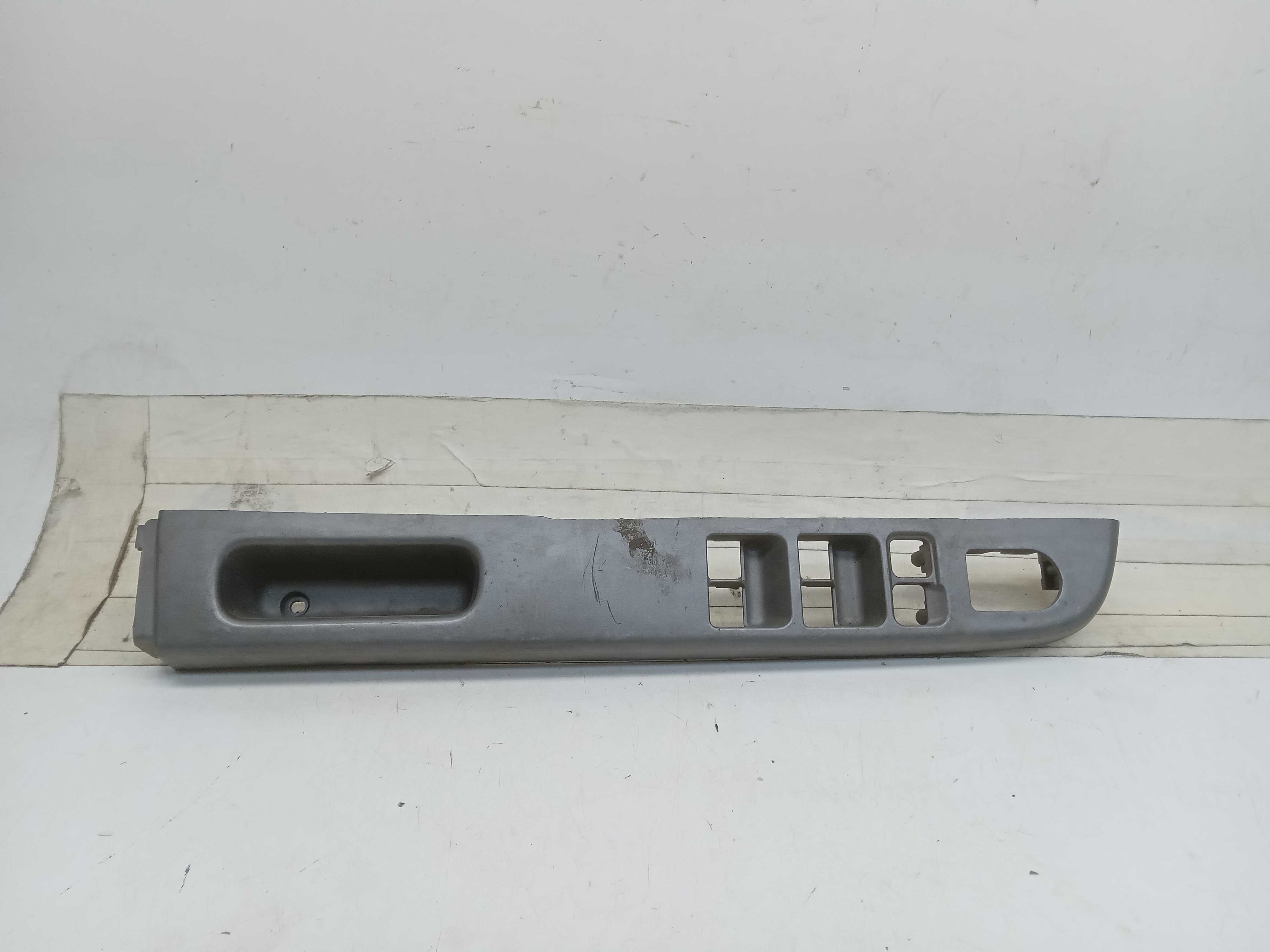 MOLDURA COMANDO BOTAO VIDRO DIANTEIRA LE NISSAN FRONTIER 17 1