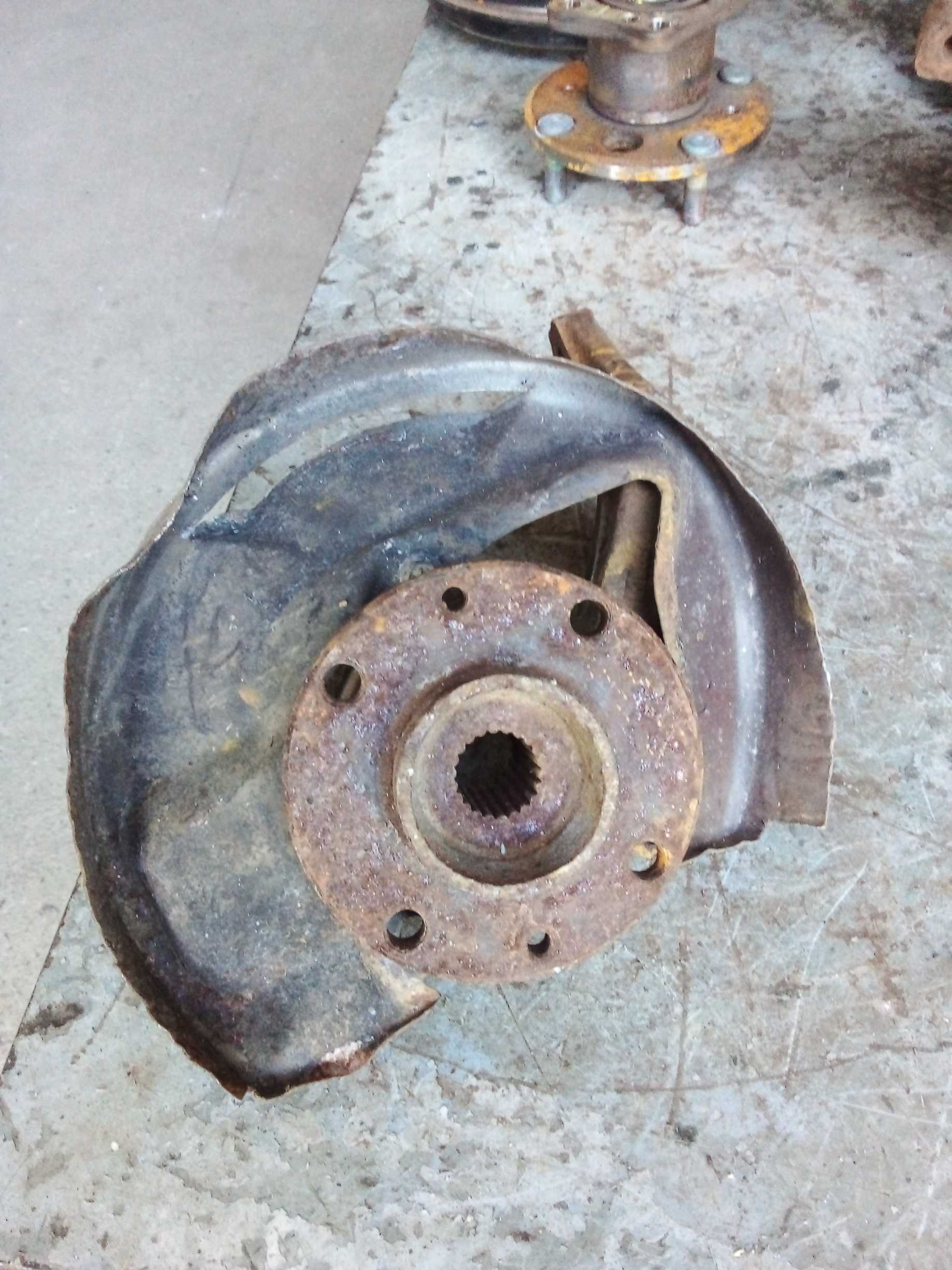 CUBO MONTANTE DIANTEIRO DIREITO FIAT UNO 2