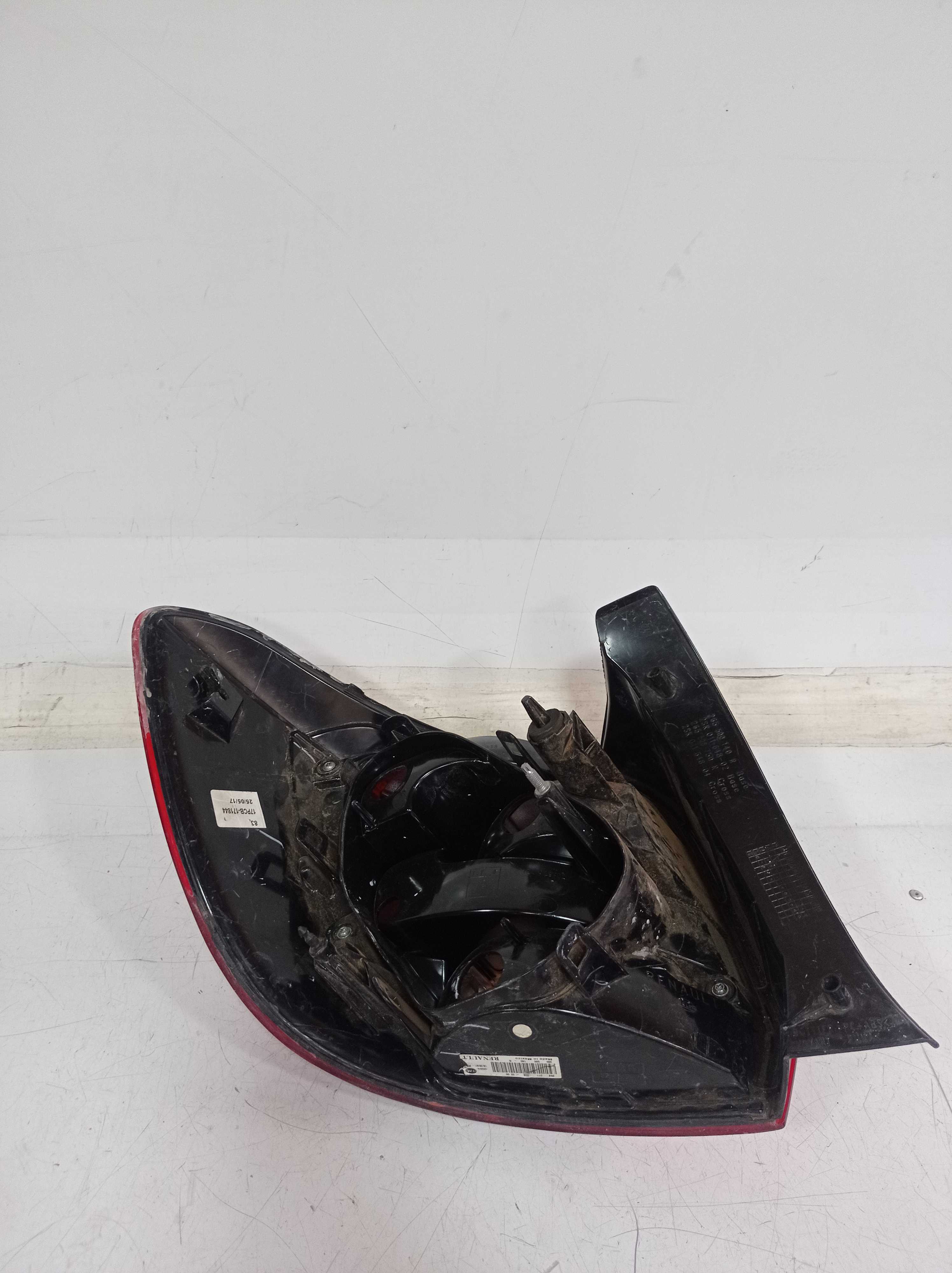 LANTERNA TRASEIRA DIREITA RENAULT SANDERO 2015 RECUPERADA 3