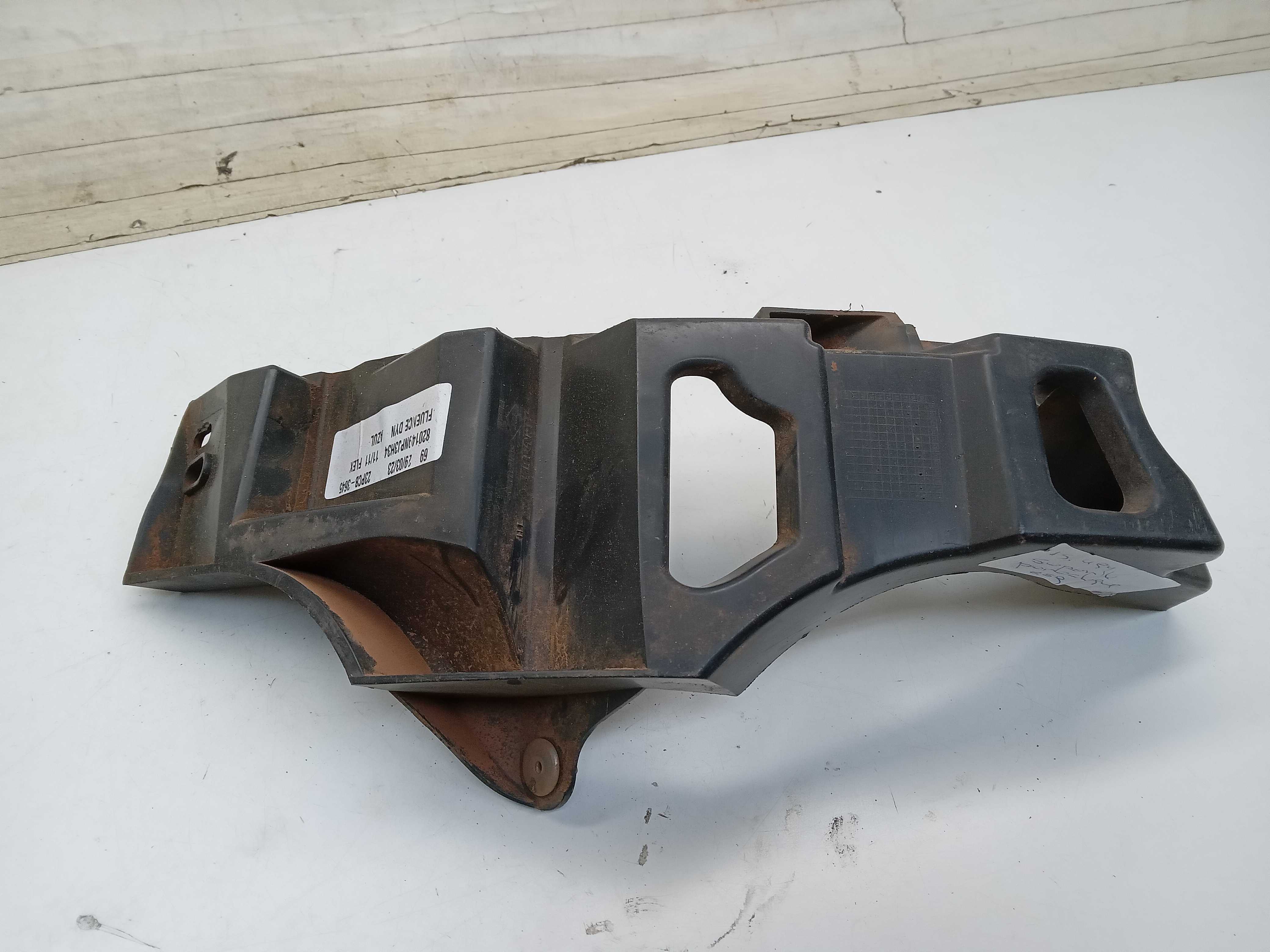 GUIA PARACHOQUE LE RENAULT FLUENCE 2011 2