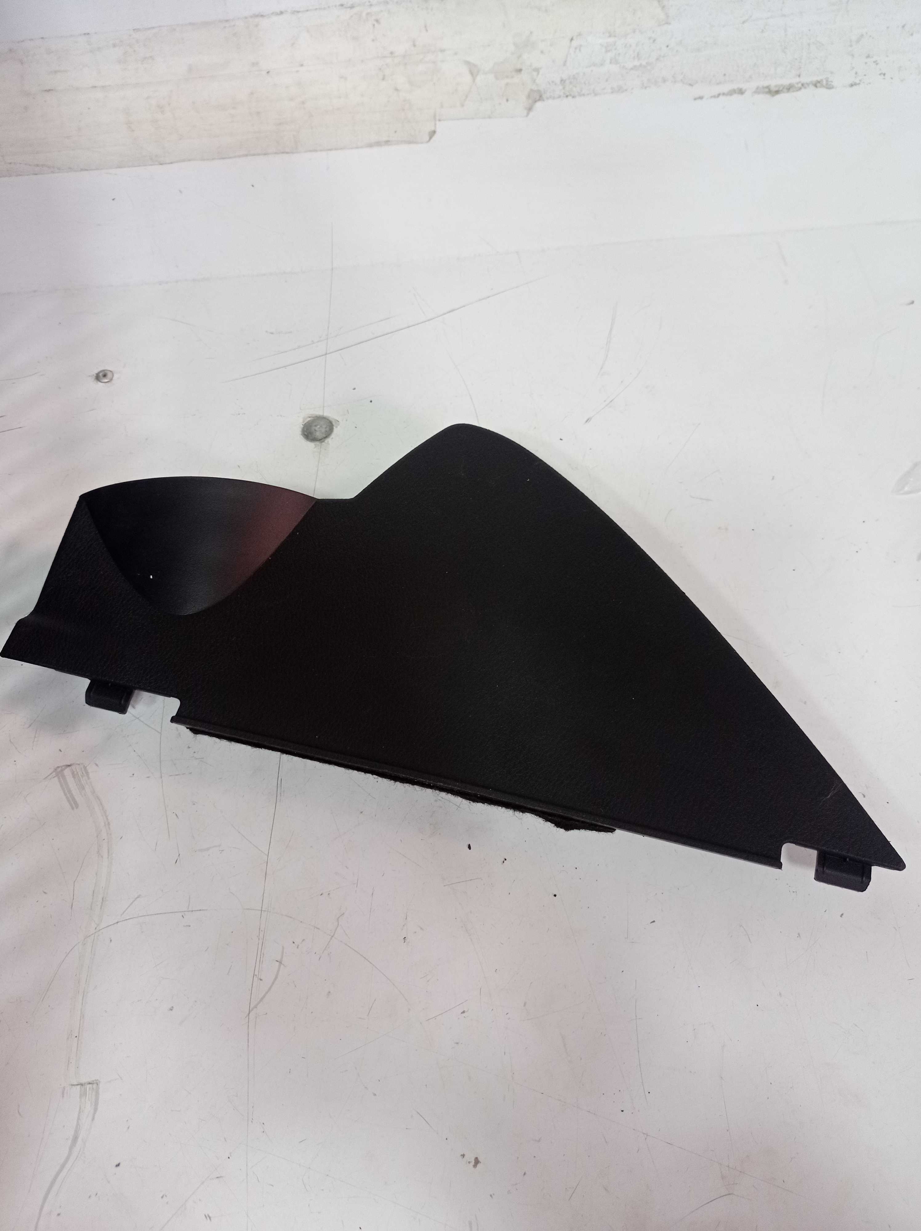ACABAMENTO LATERAL ESQUERDO PAINEL NISSAN KICKS 2020