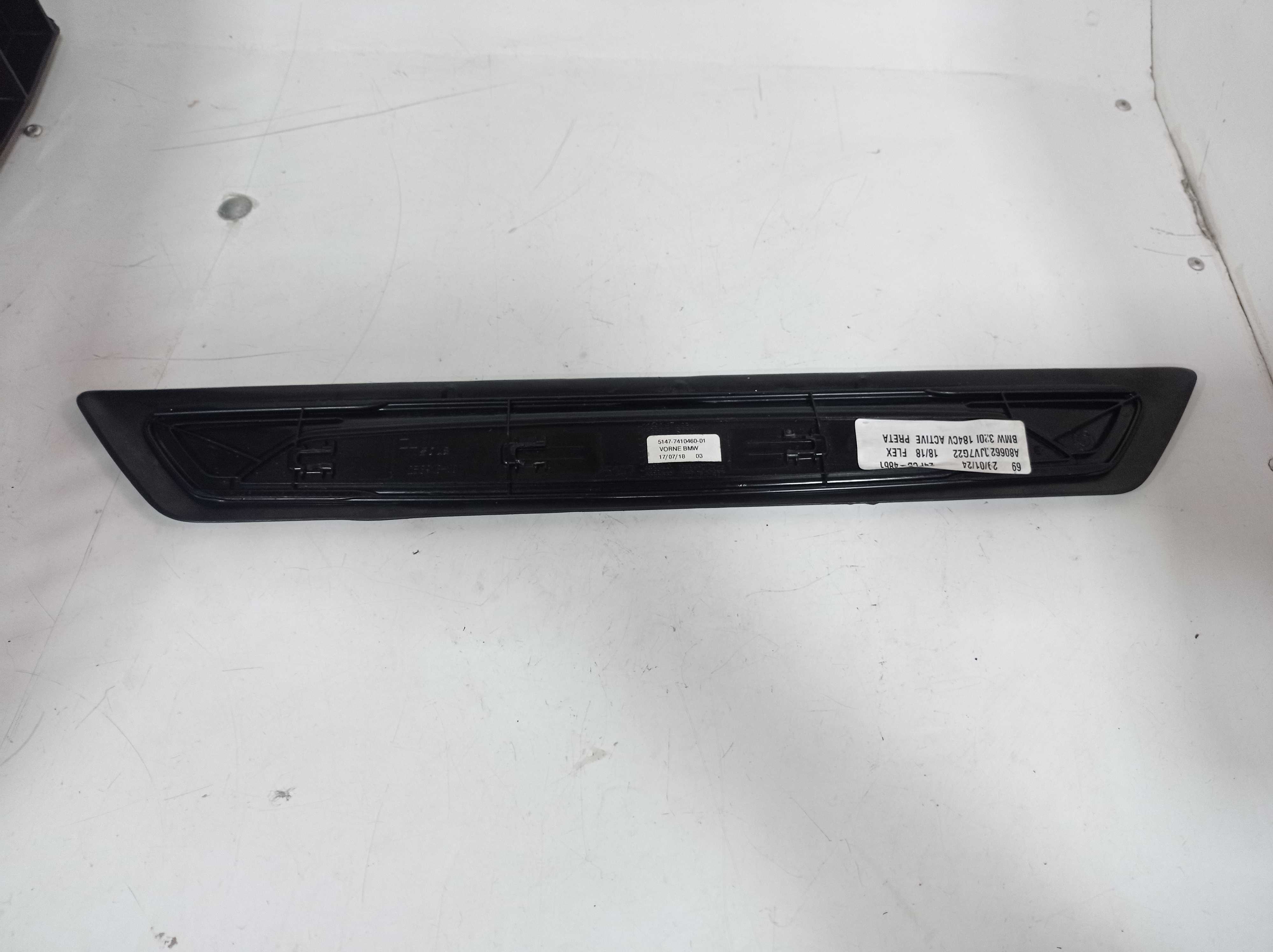 ACABAMENTO SOLEIRA PORTA BMW 320I 2018 2
