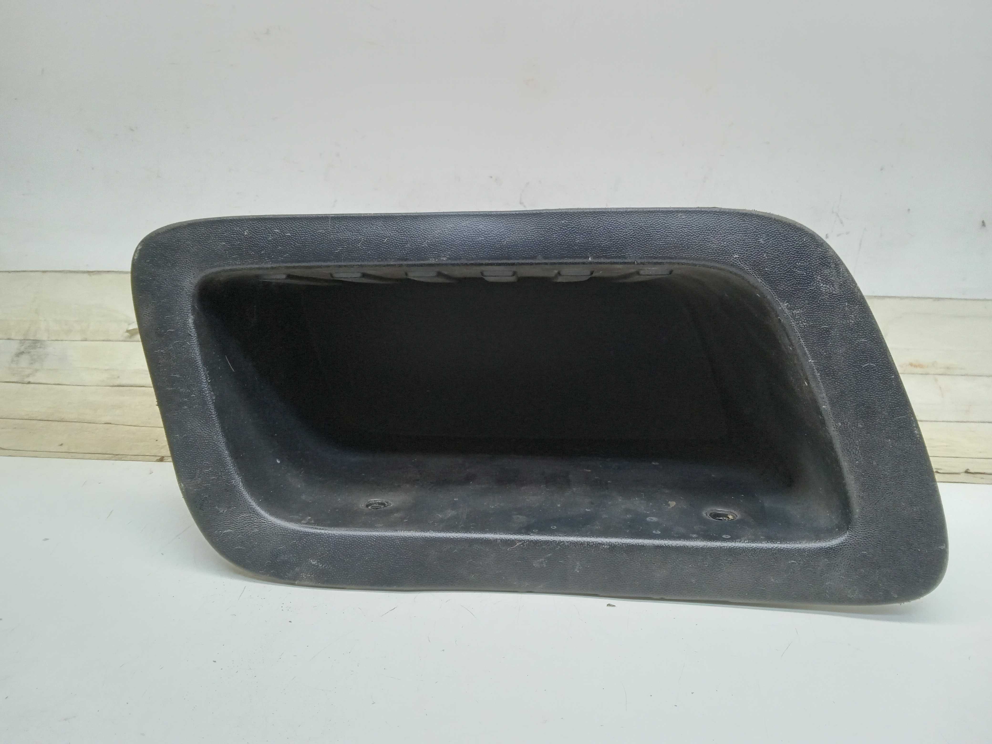 Moldura pisante lateral caçamba vw saveiro g5 1