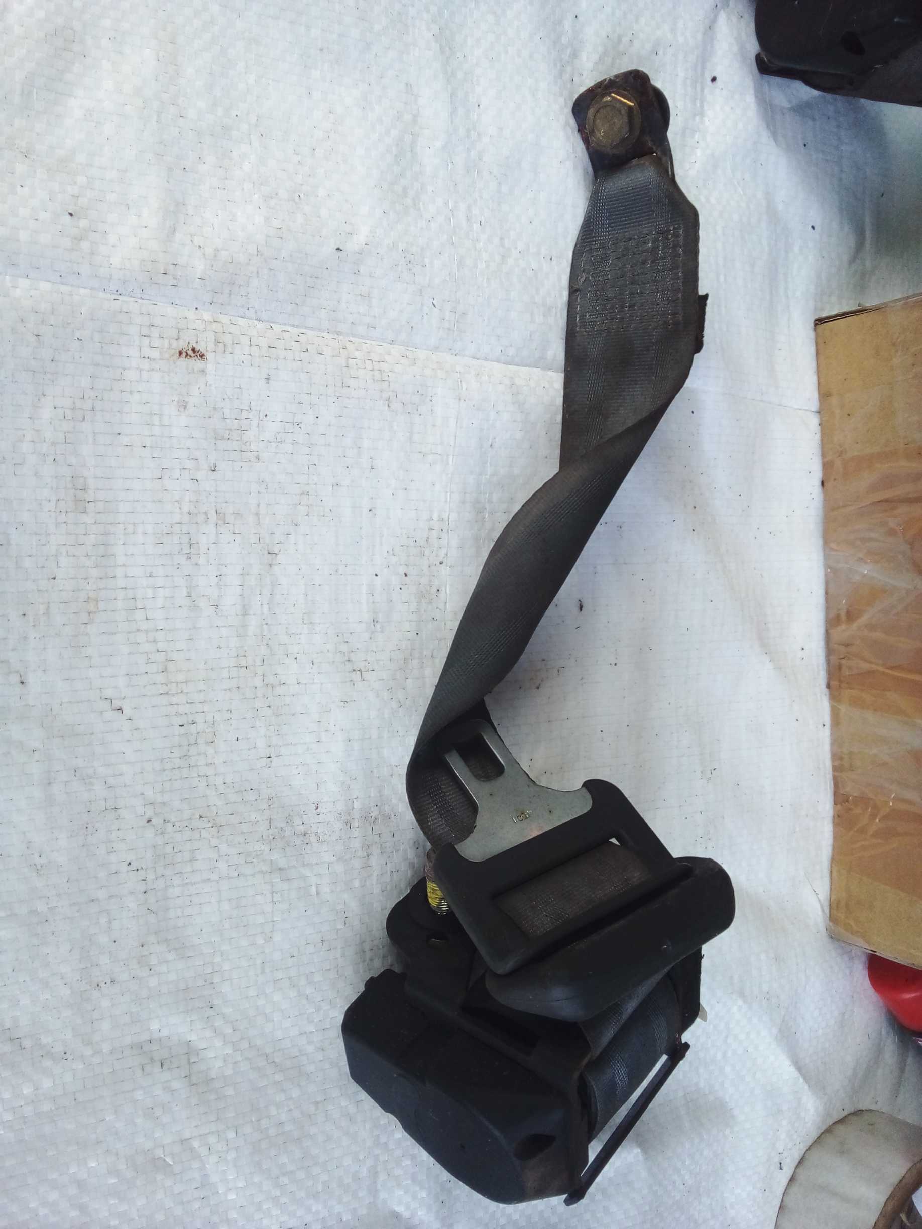 CINTO SEGURANÇA TRASEIRO DIREITO VOLVO 460  95