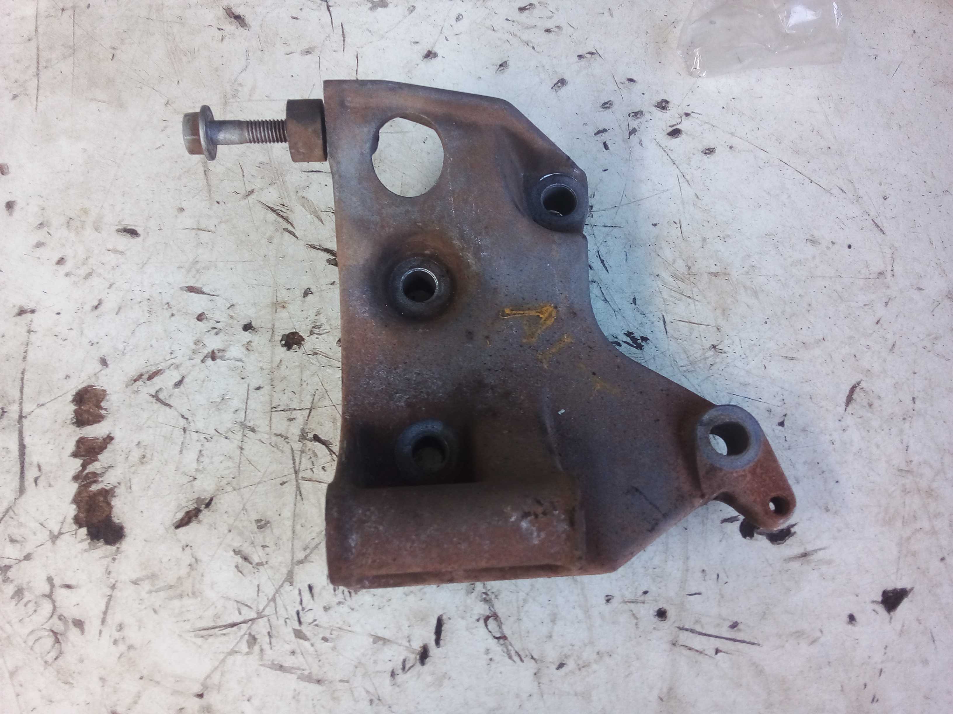 SUPORTE ALTERNADOR CLIO 1.0 2004
