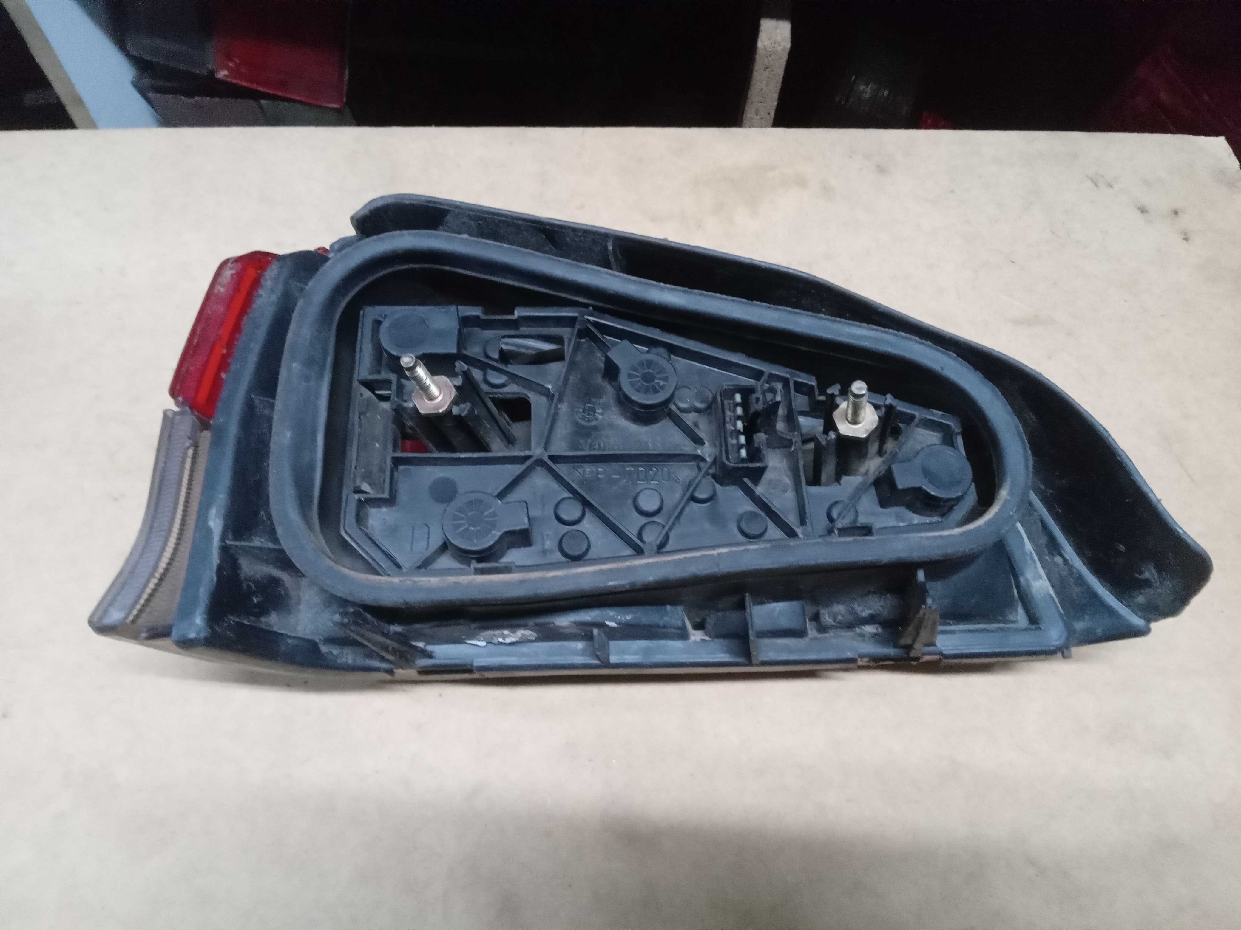 LANTERNA TRASEIRA DIREITA PEUGEOT 106 1993 3