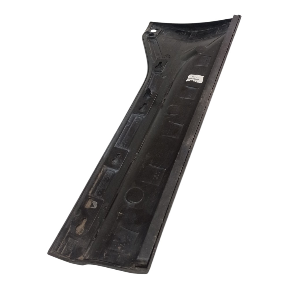 FRISO PORTA TRASEIRA DIREITA VOLVO XC40 2017 A 2020 5