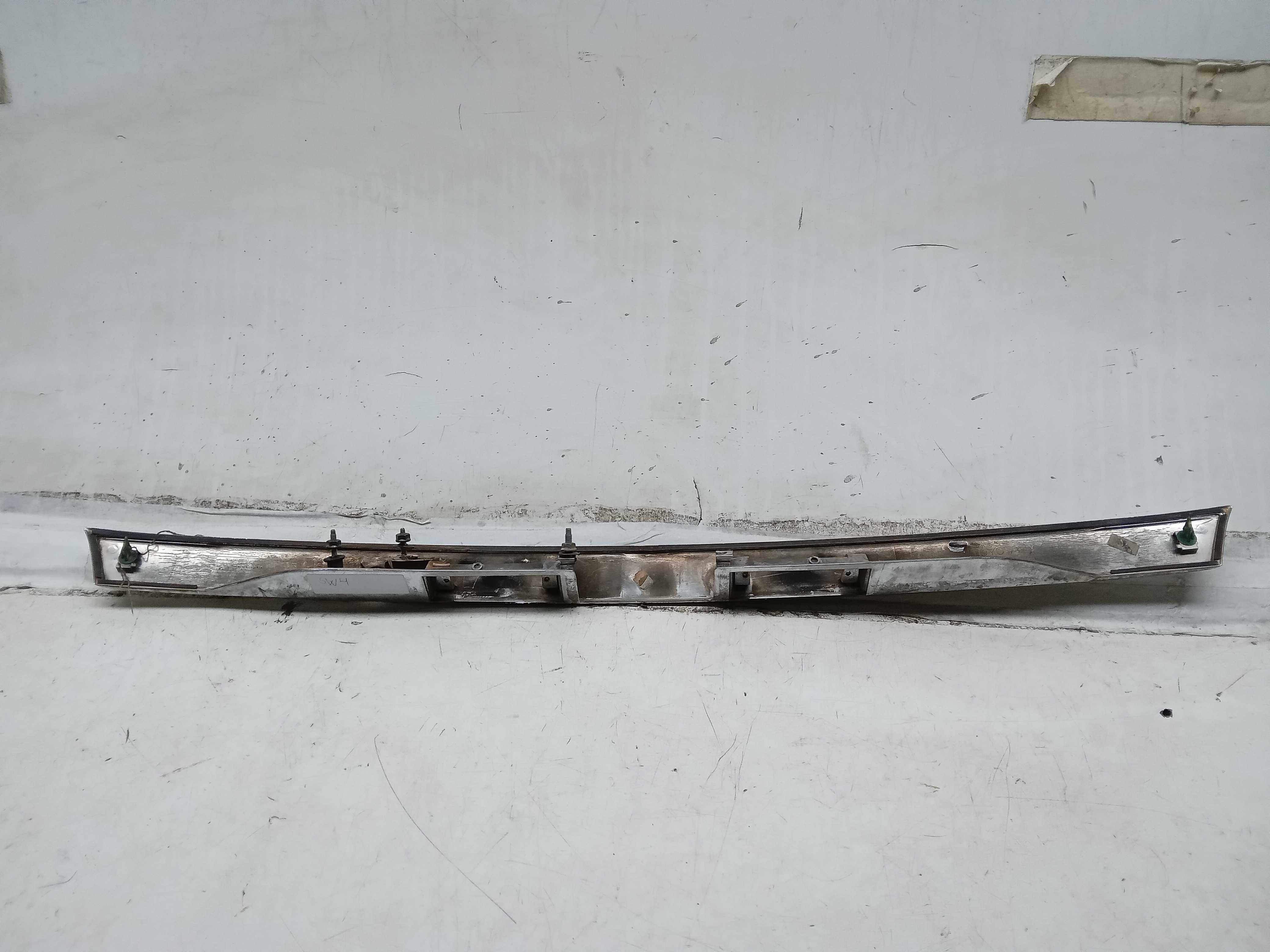 REGUA FRISO TAMPA TRASEIRA TOYOTA SW4 2005 2
