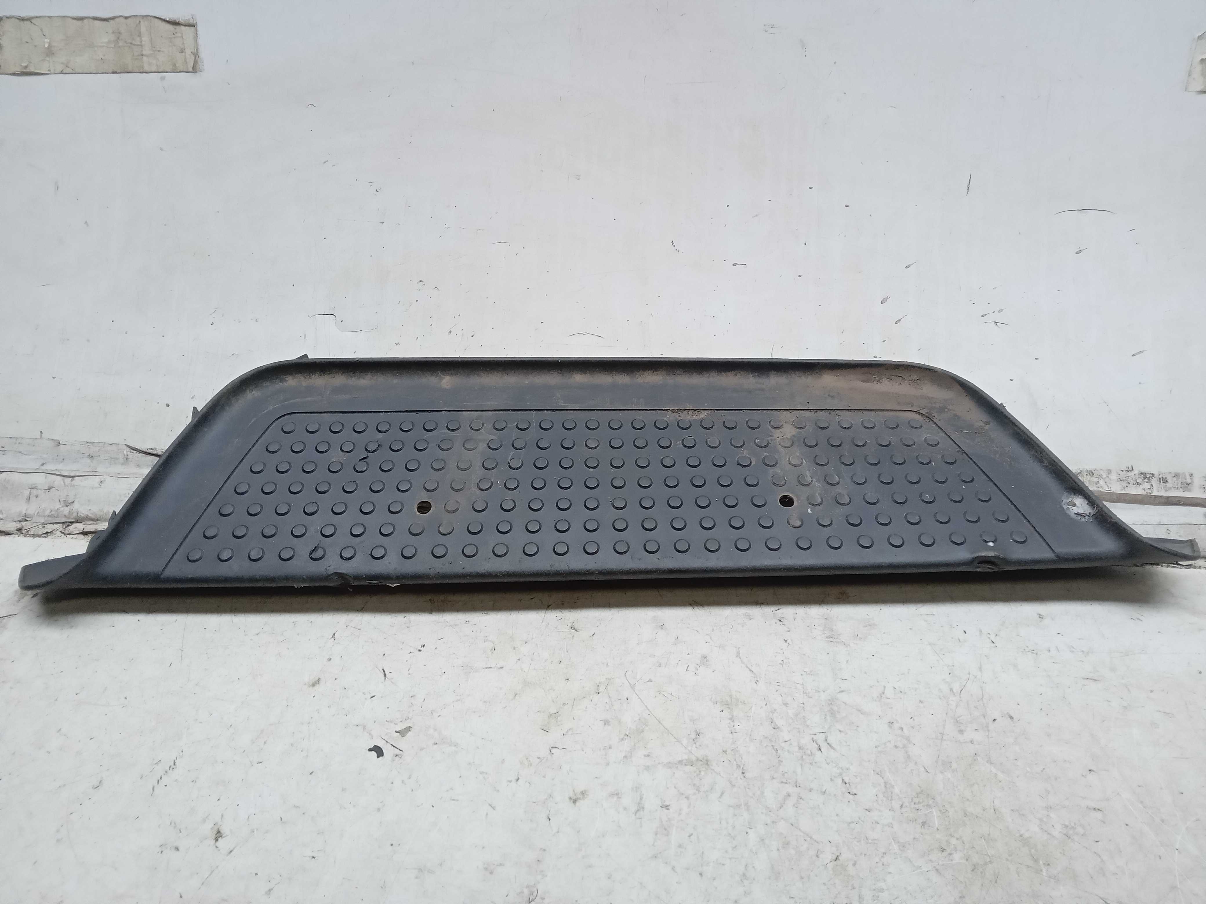 Soleira pisante parachoque traseiro central vw amarok 2018 2