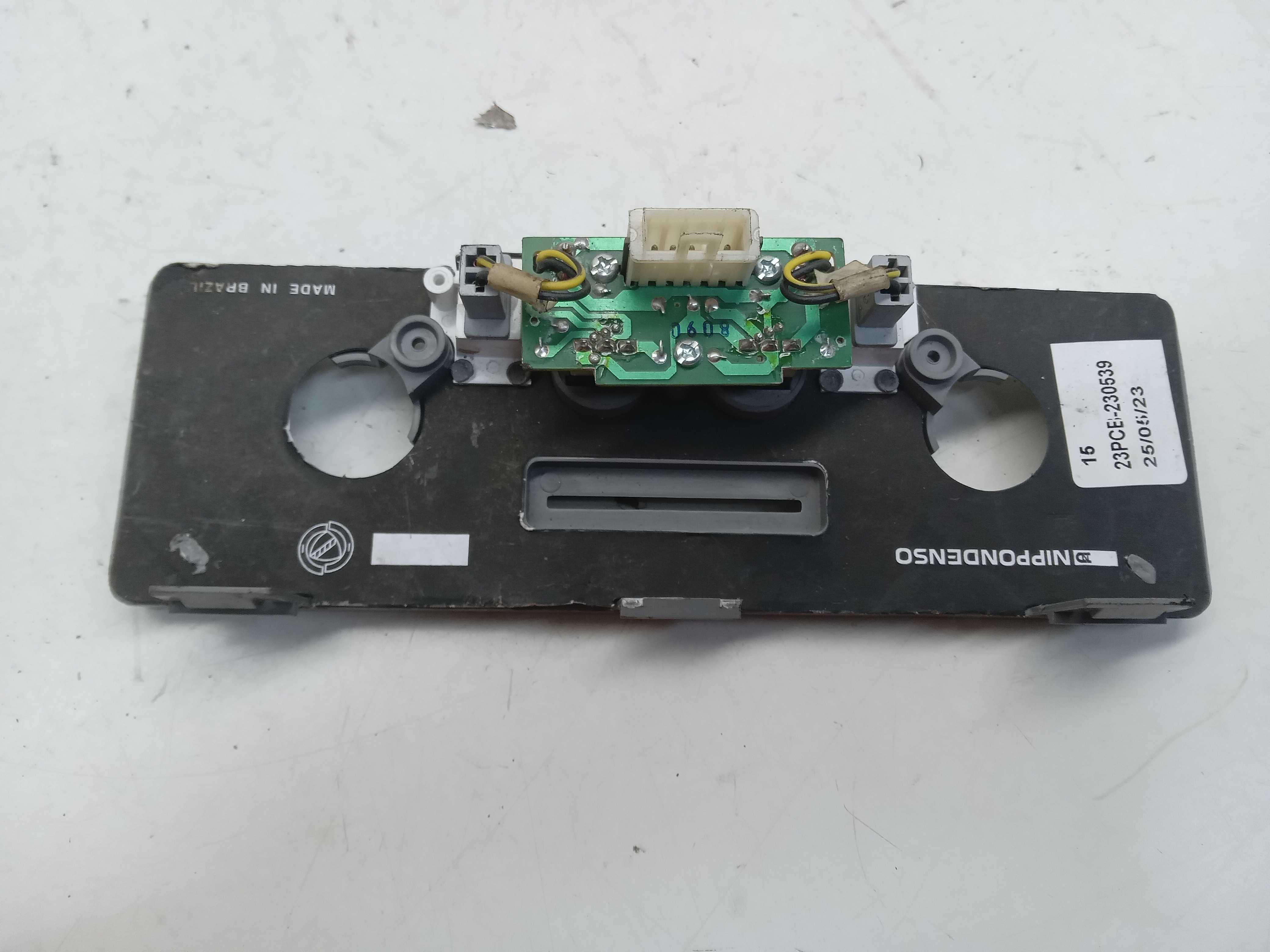 MOLDURA COMANDO AR FIAT UNO 2004 2