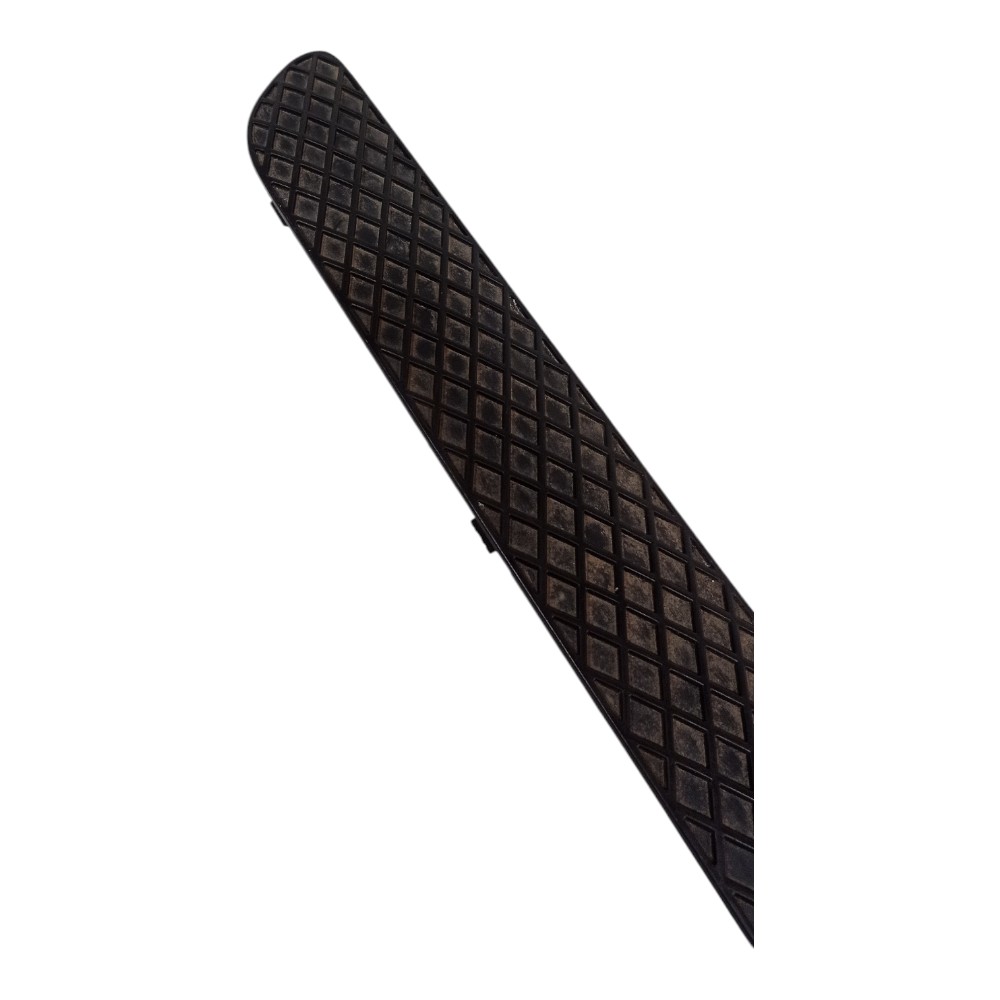 Friso Superior Direito Grade M Benz Axor 2540 2006  Preto 3