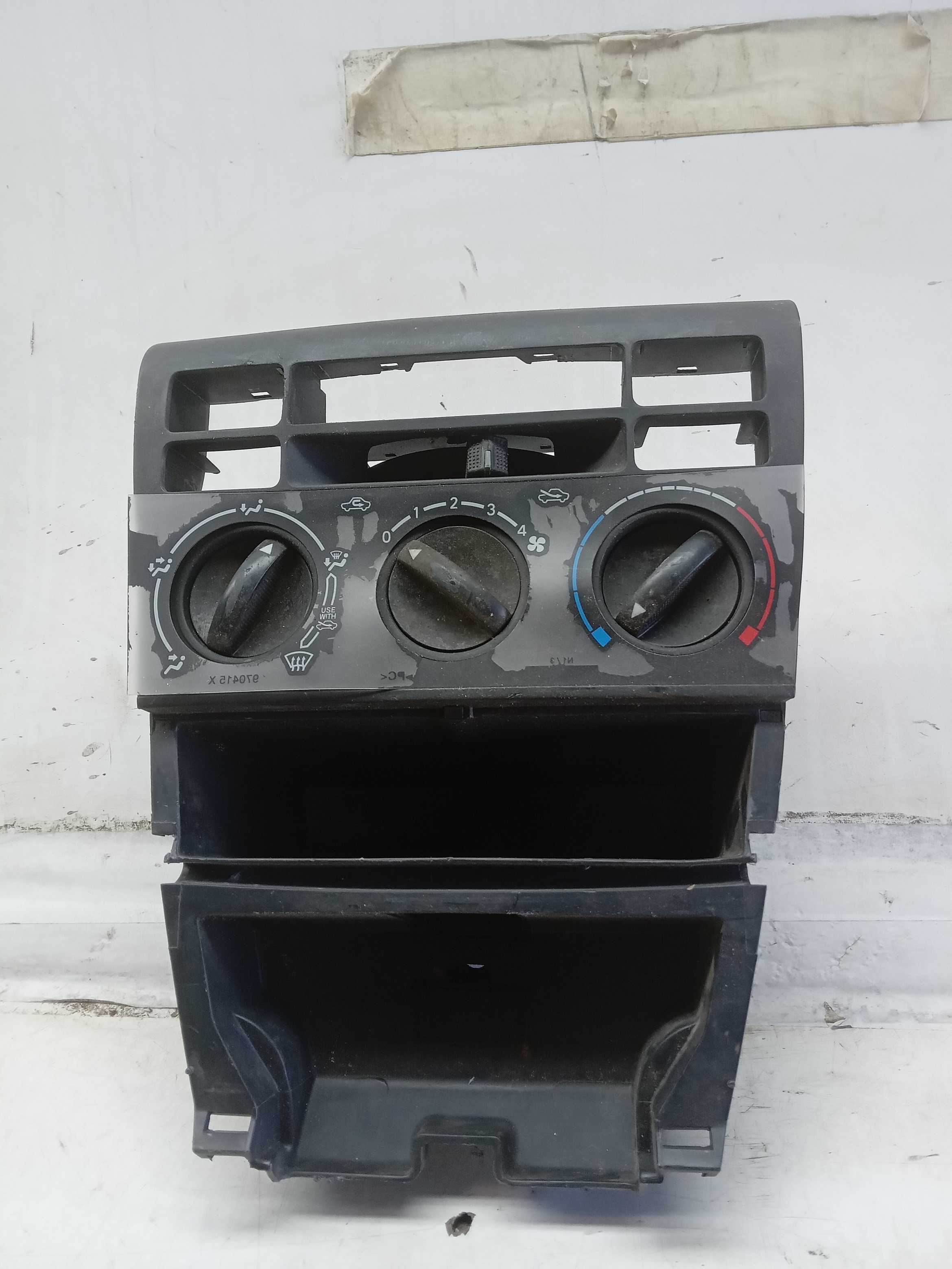MOLDURA PAINEL COMANDO AR TOYOTA COROLLA  2003 2