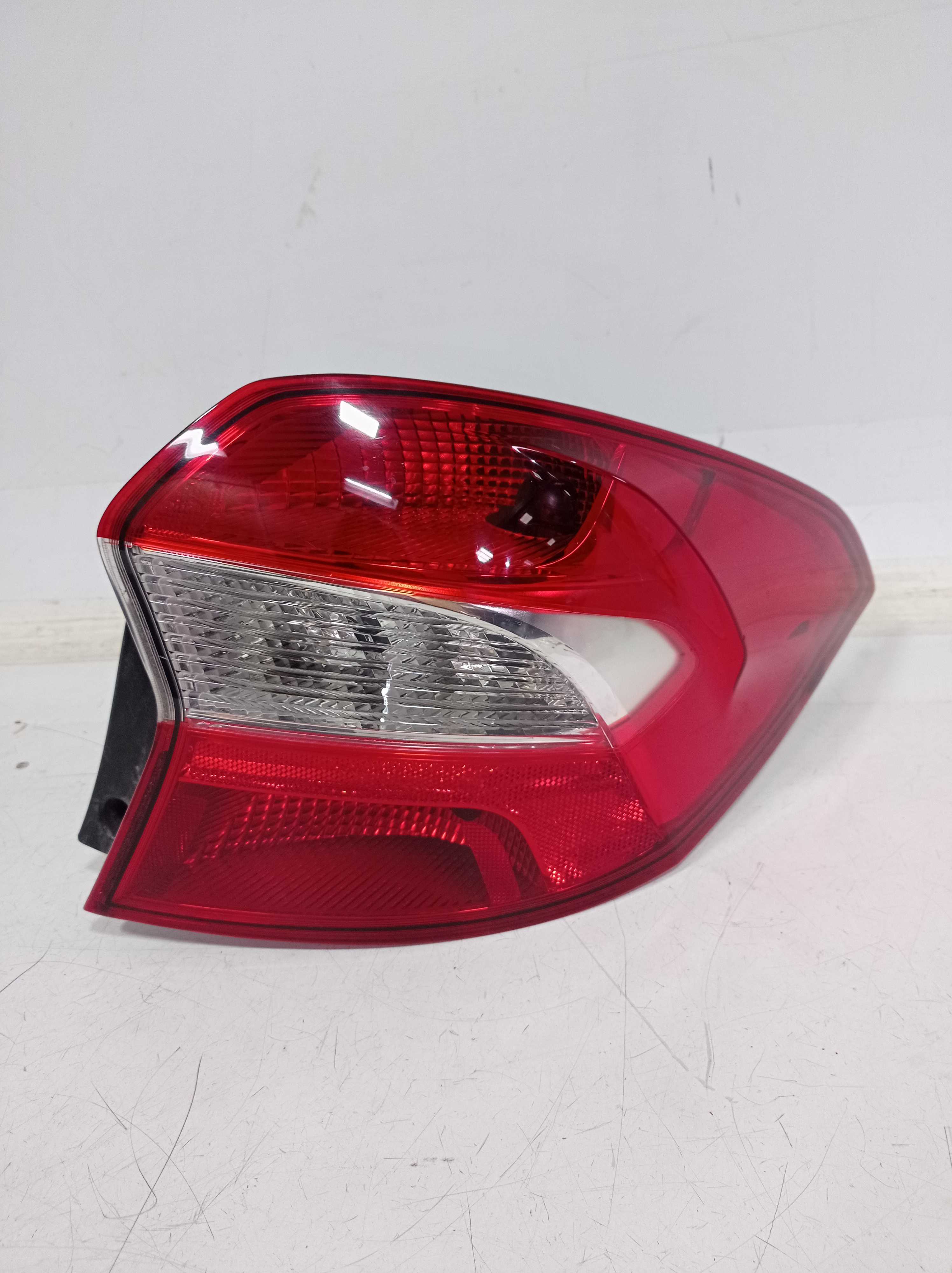 LANTERNA TRASEIRA DIREITA FORD KA SEDAN 2018 RECU CRISTAL 1
