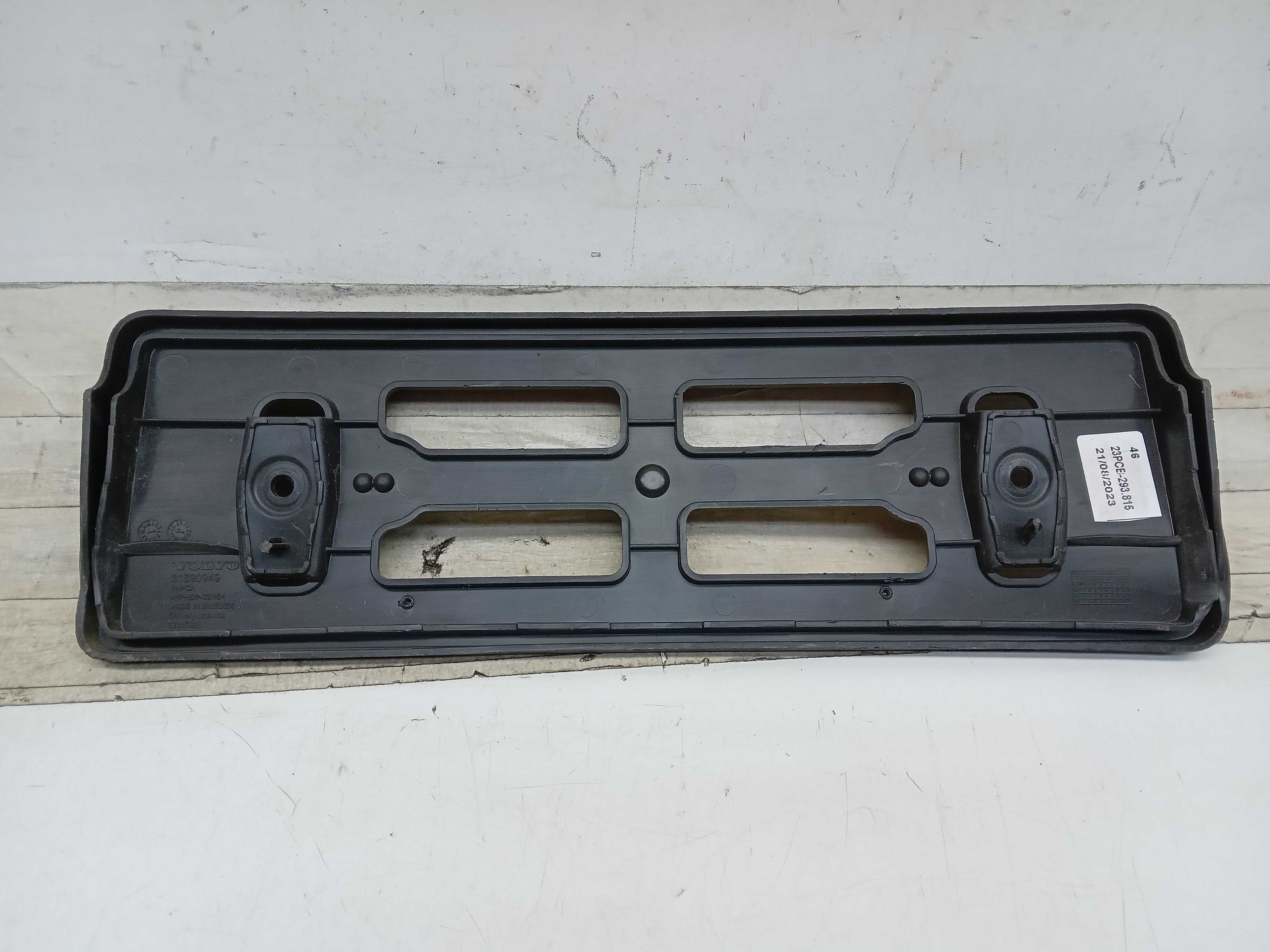 ACABAMENTO MOLDURA PLACA DIANTEIRA VOLVO C40 EC40 EX40 XC40 2