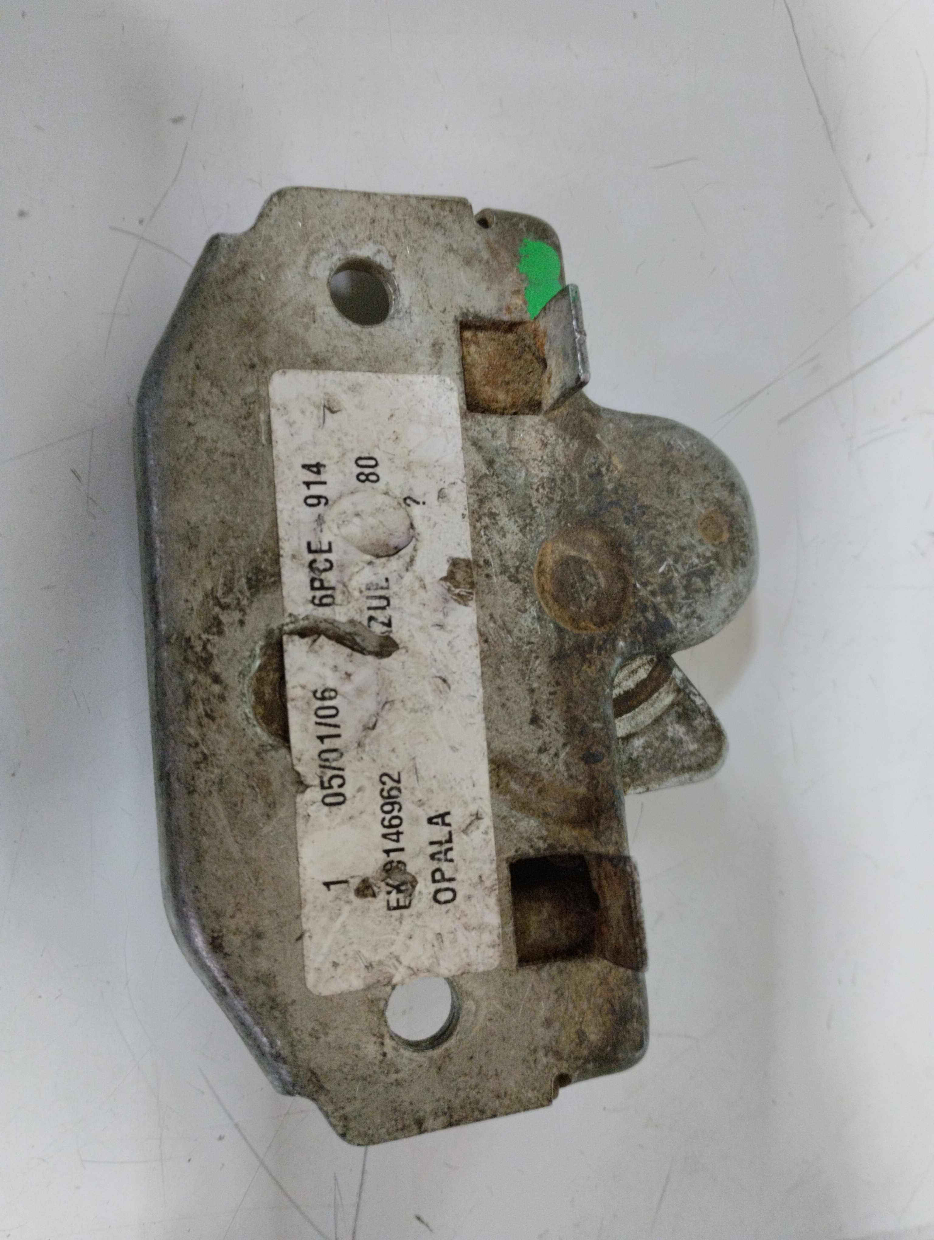 Fechadura porta malas opala 2