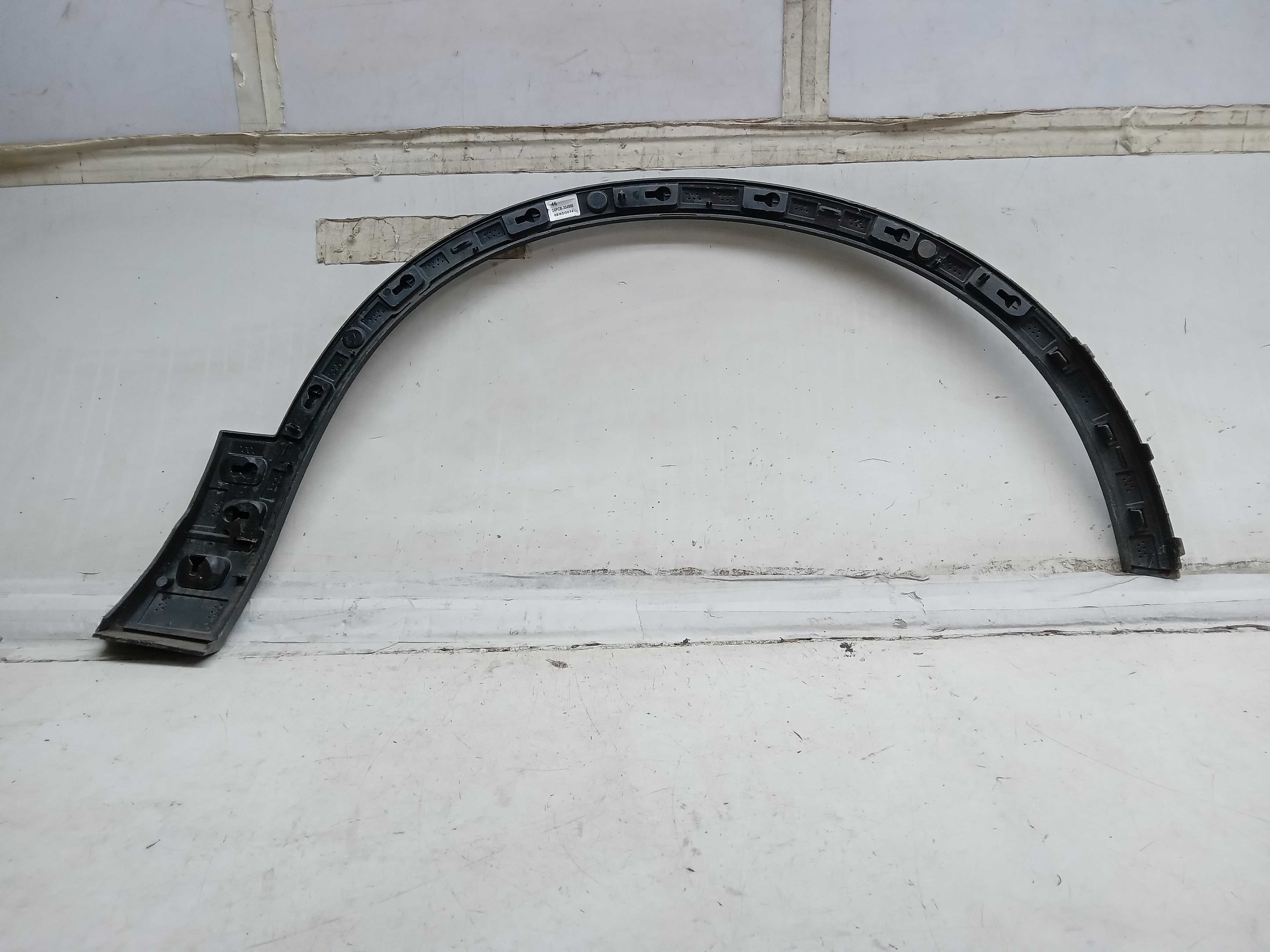 MOLDURA ALARGADOR PARALAMA DIANTEIRO LE VOLVO XC40 2021 1
