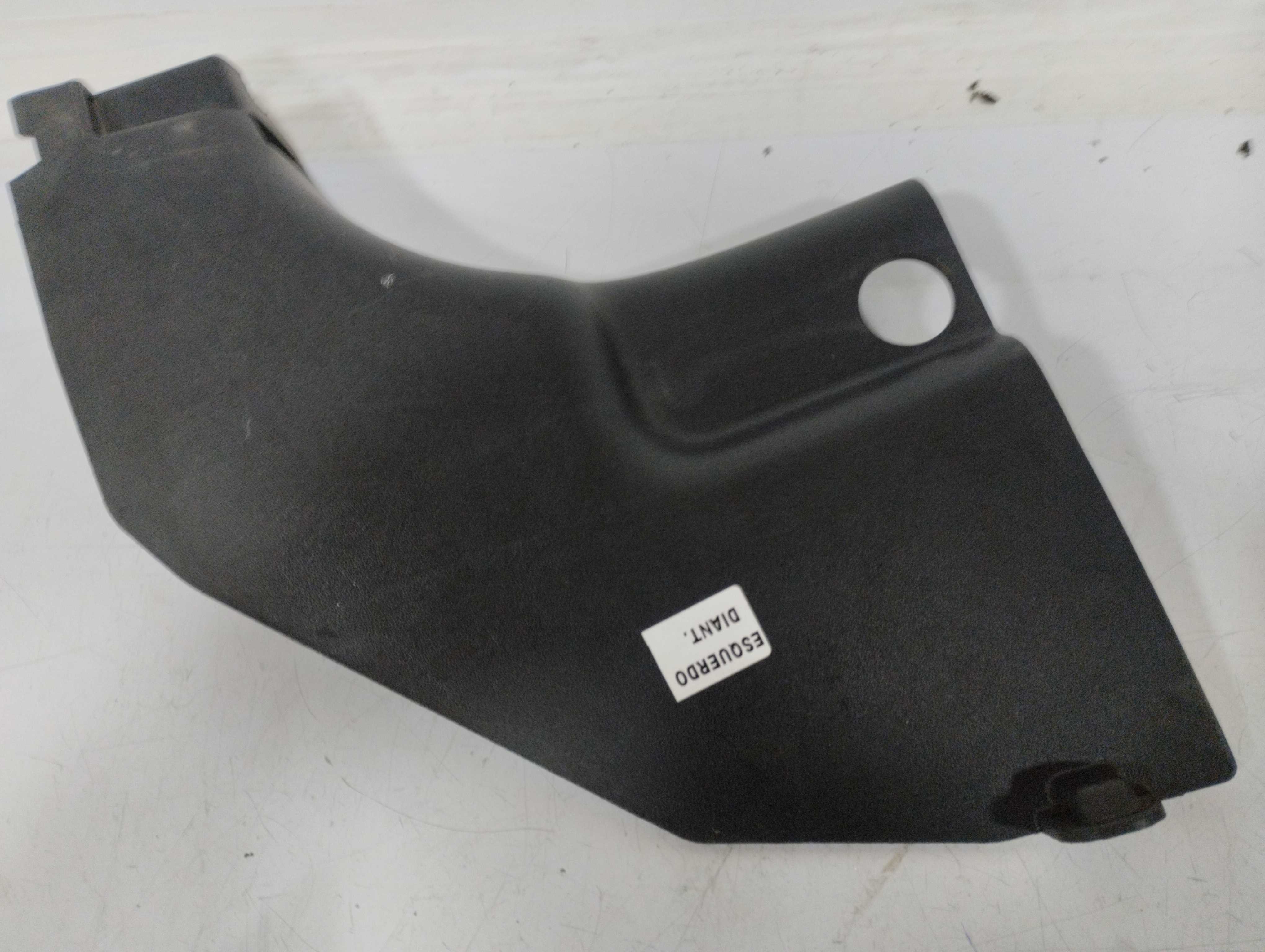 Acabamento inferior coluna esquerda Hyundai Ix35 2015 2