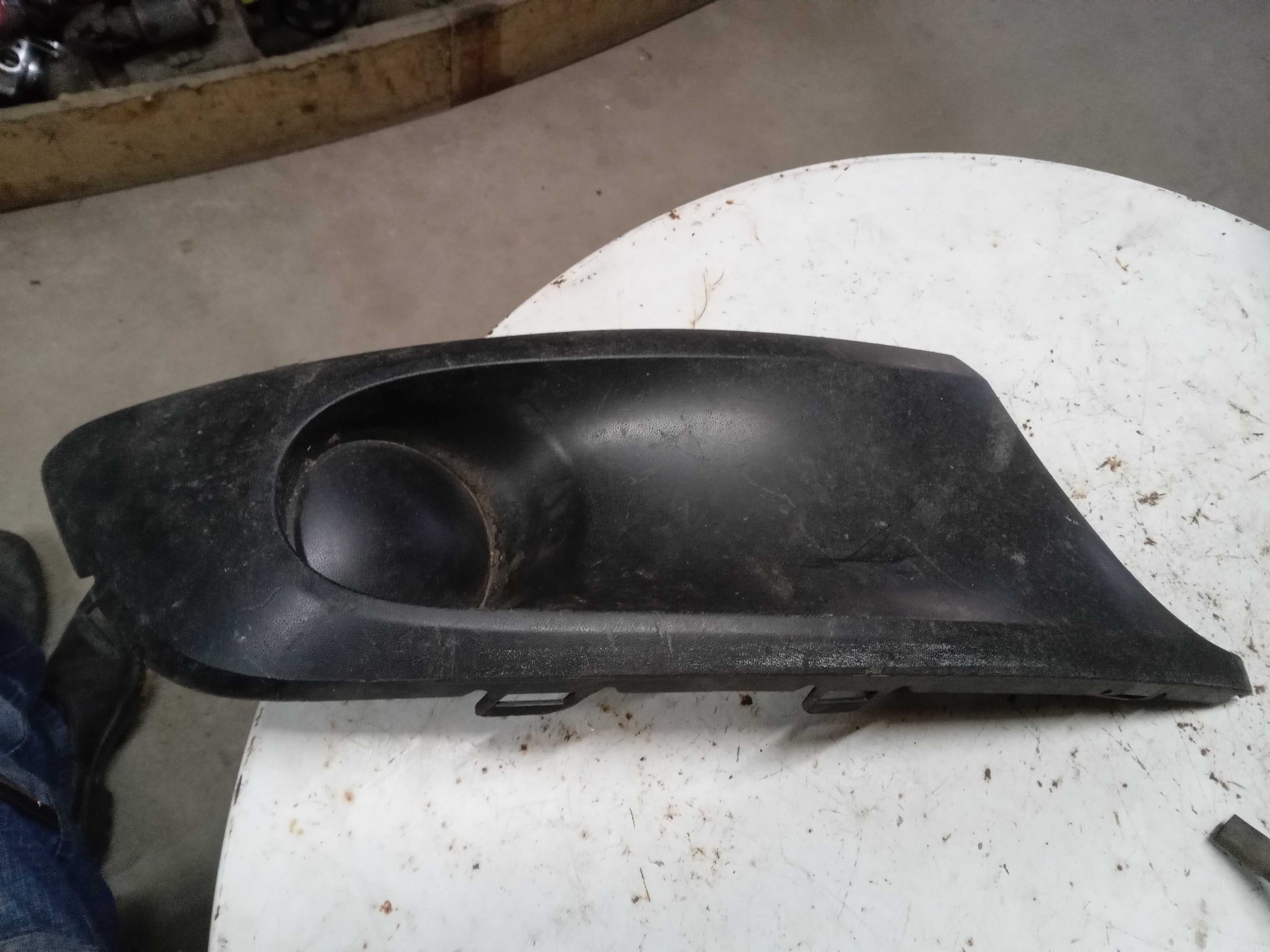 MOLDURA FAROL MILHA DIREITO VW FOX 2010 1