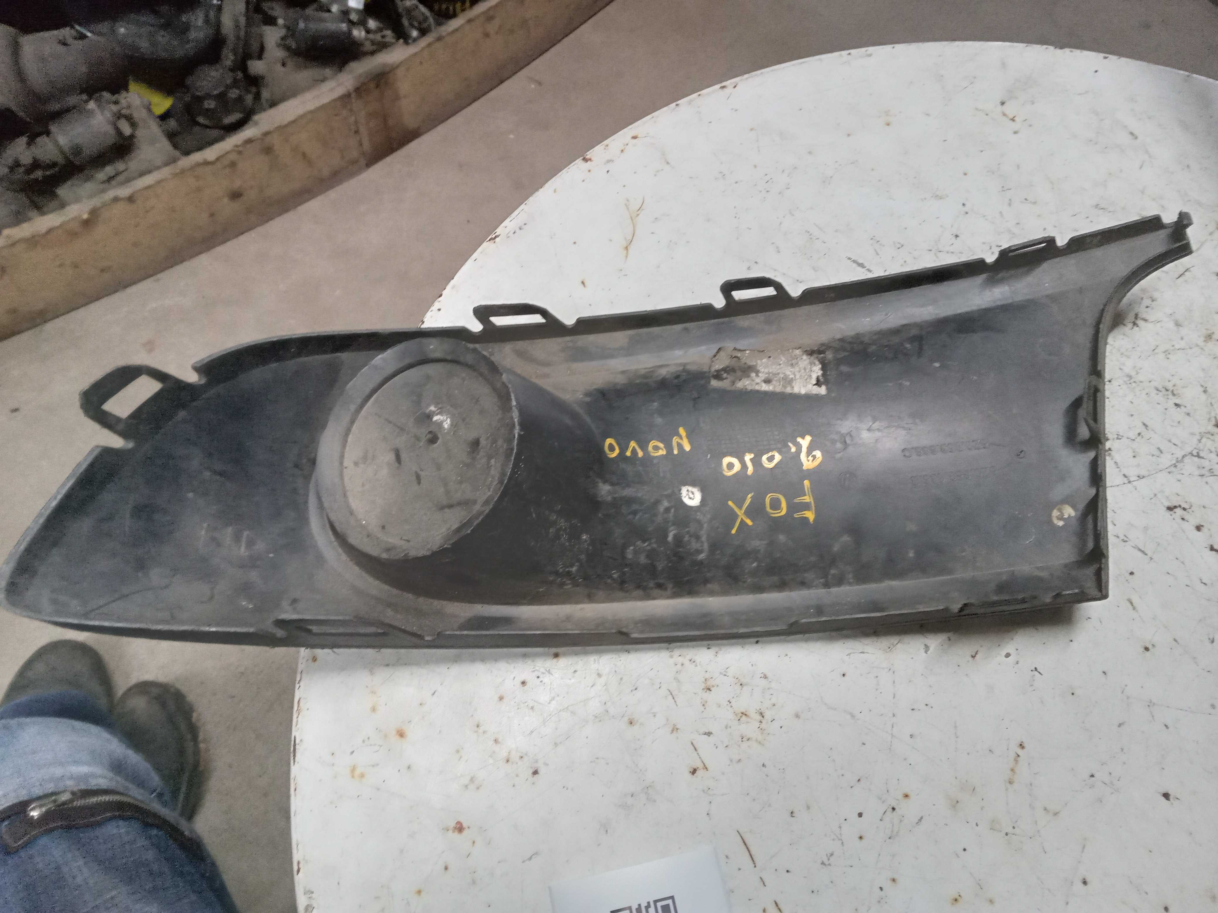 MOLDURA FAROL MILHA DIREITO VW FOX 2010 2