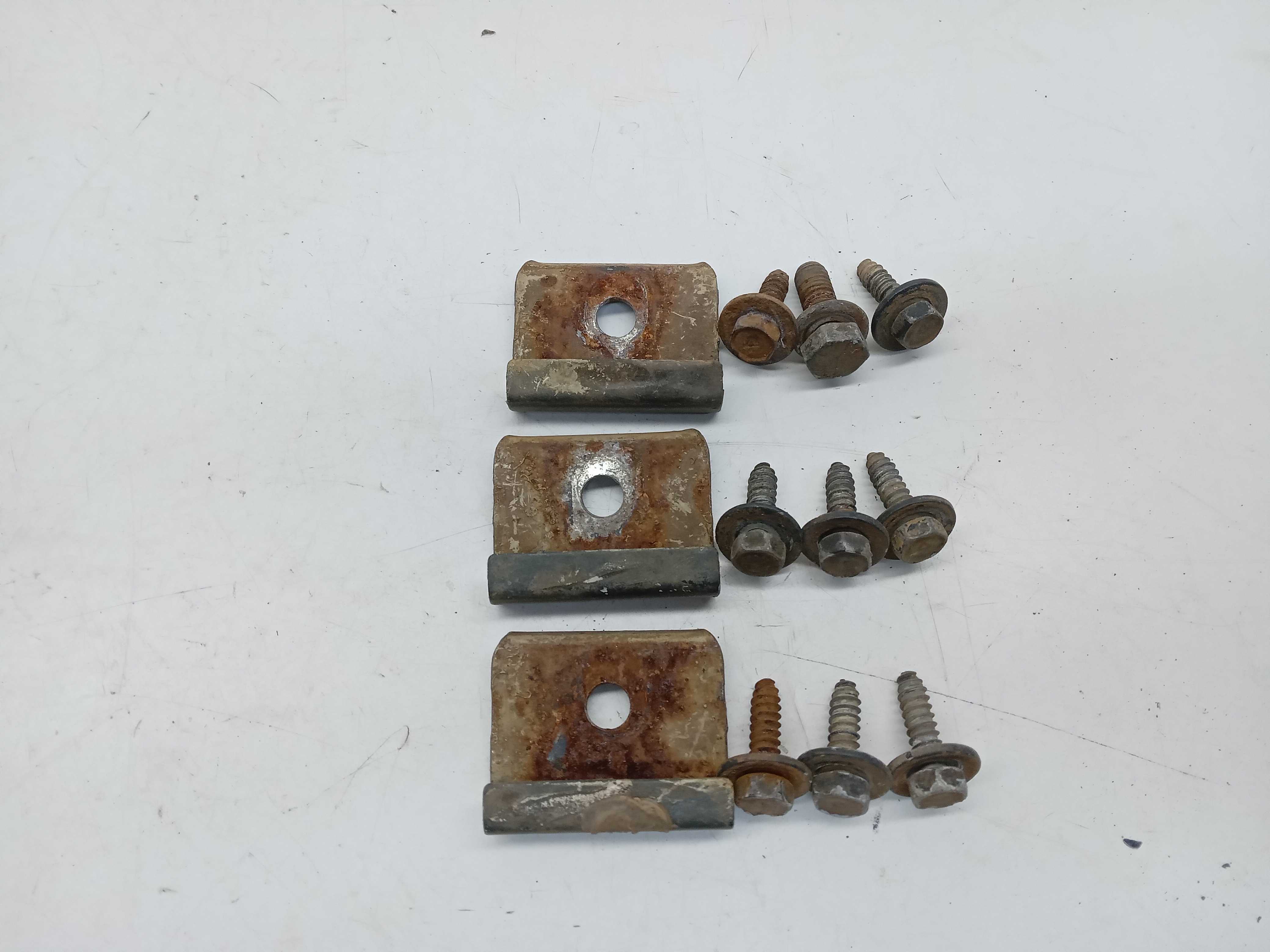 SUPORTE PARALAMA COM PARAFUSO VW GOL G1 G2 G3 2004