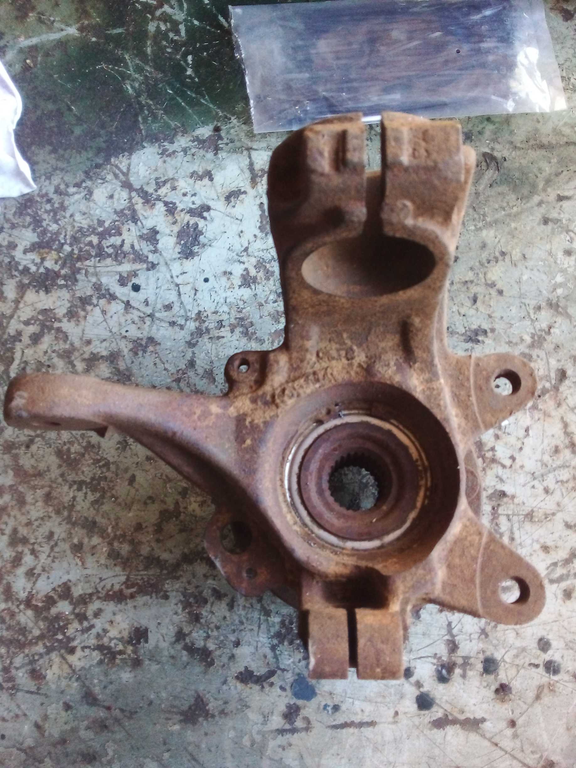 CUBO MONTANTE DIANTEIRO DIREITO FORD FIESTA 1