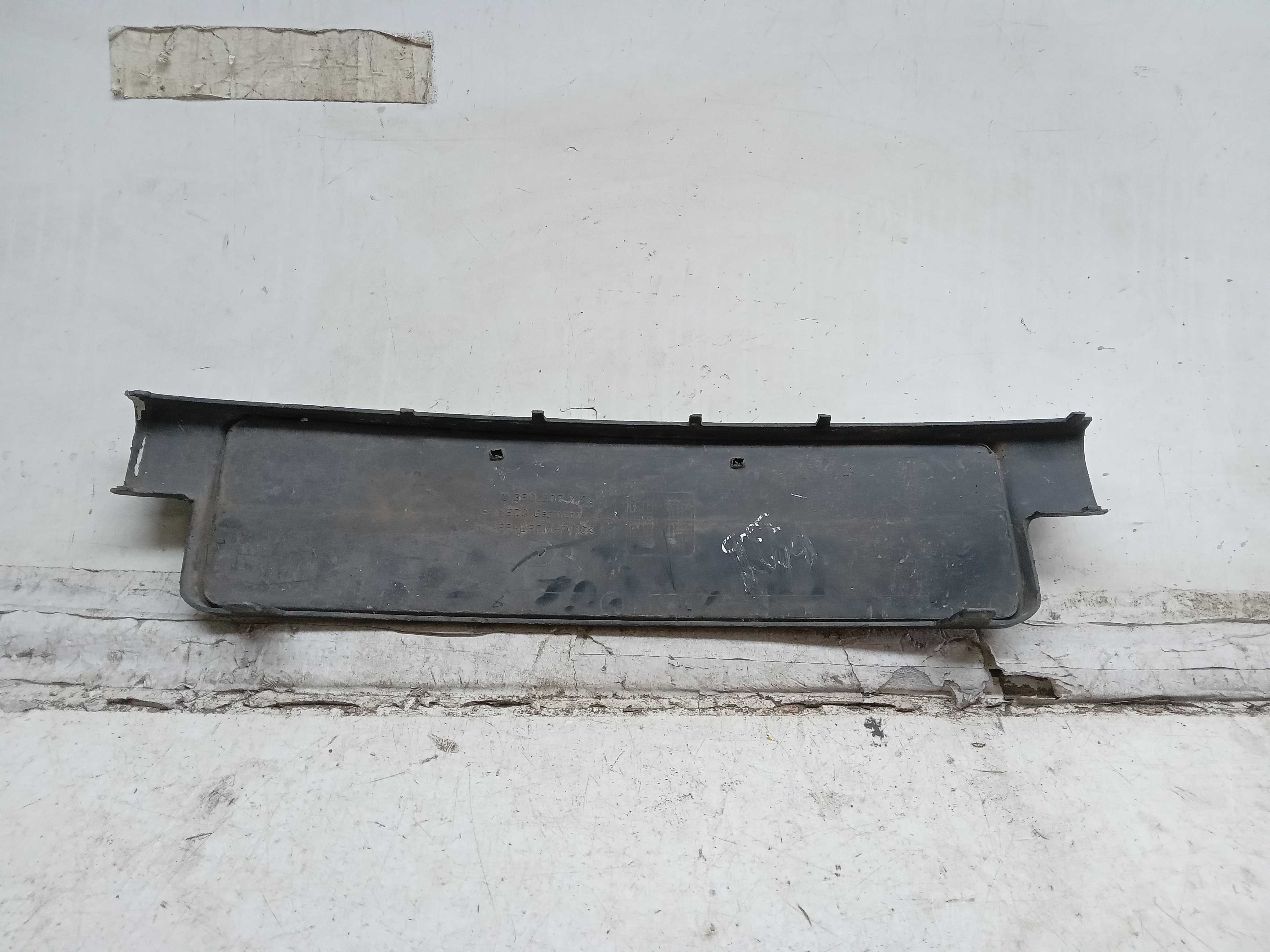 MOLDURA PLACA TRASEIRA VW PASSAT 1999 2