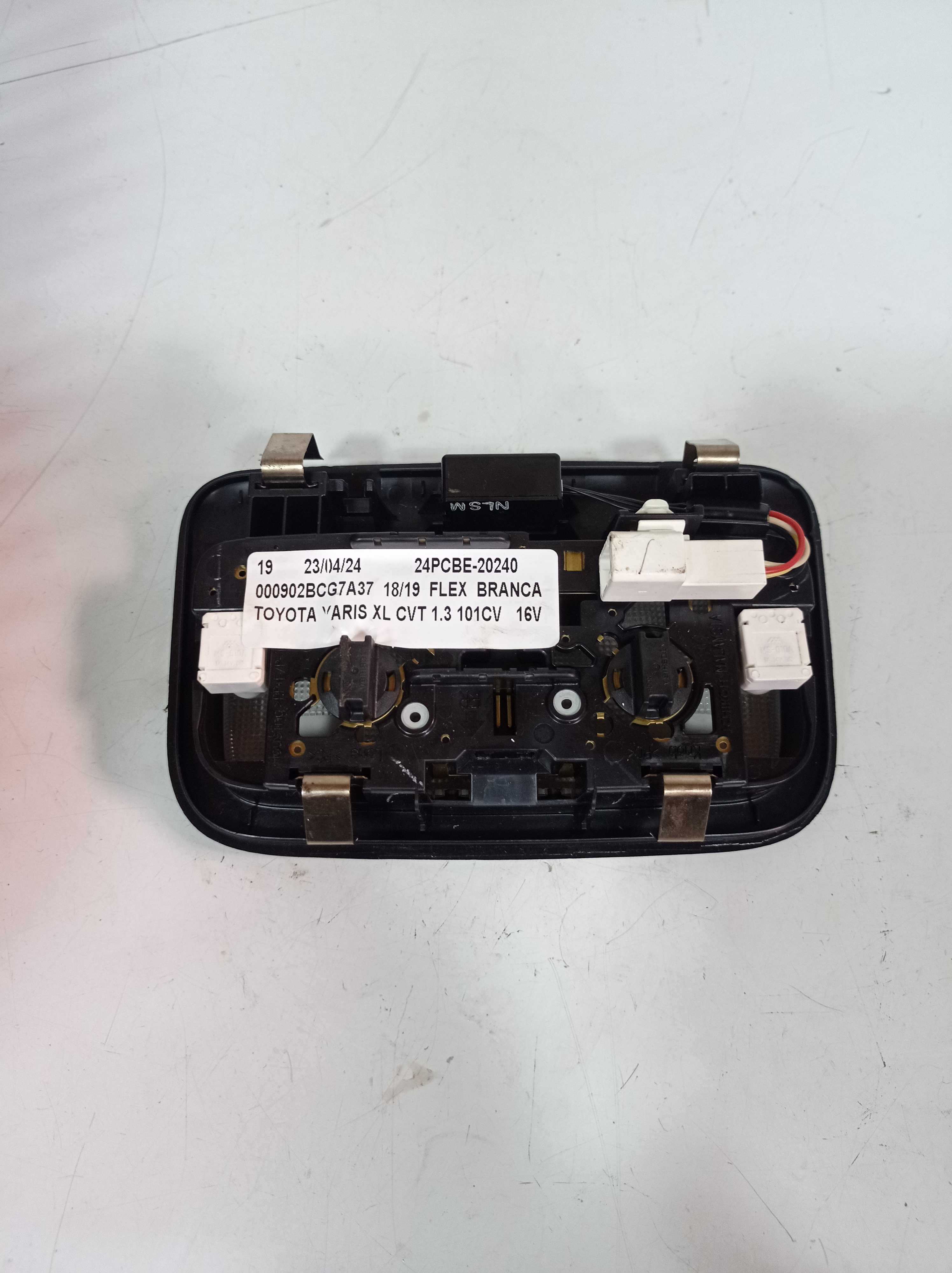 LUZ DE TETO TOYOTA YARIS 2018 2019 2
