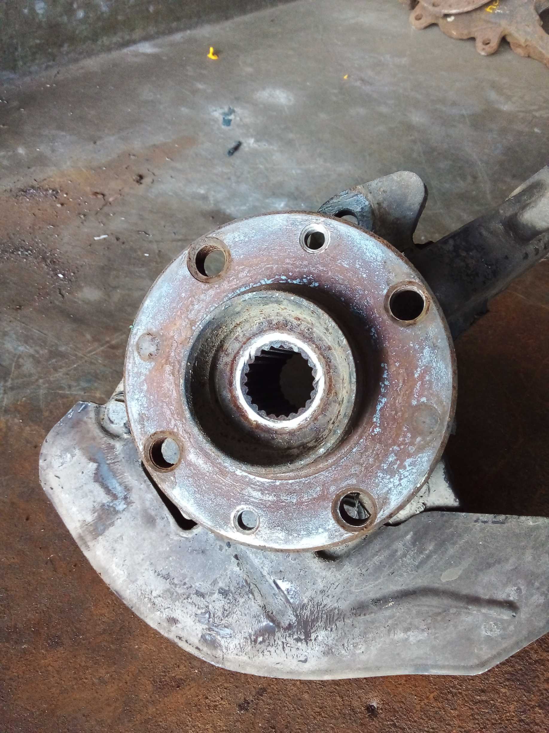 CUBO MONTANTE DIANTEIRO ESQUERDO FIAT PALIO 2010 2