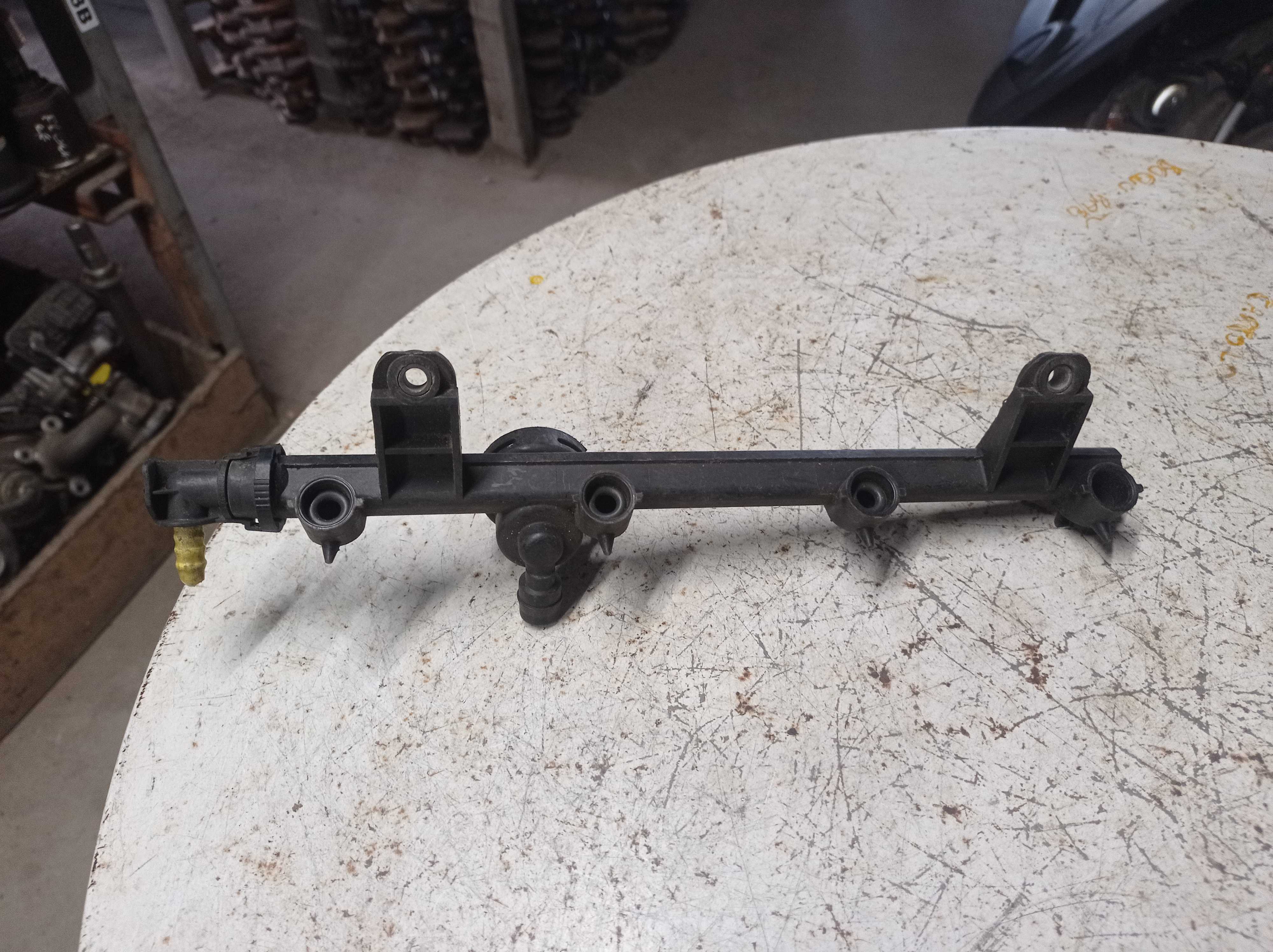 Flauta bico injeção Renault clio ou kangoo 16 8v 2