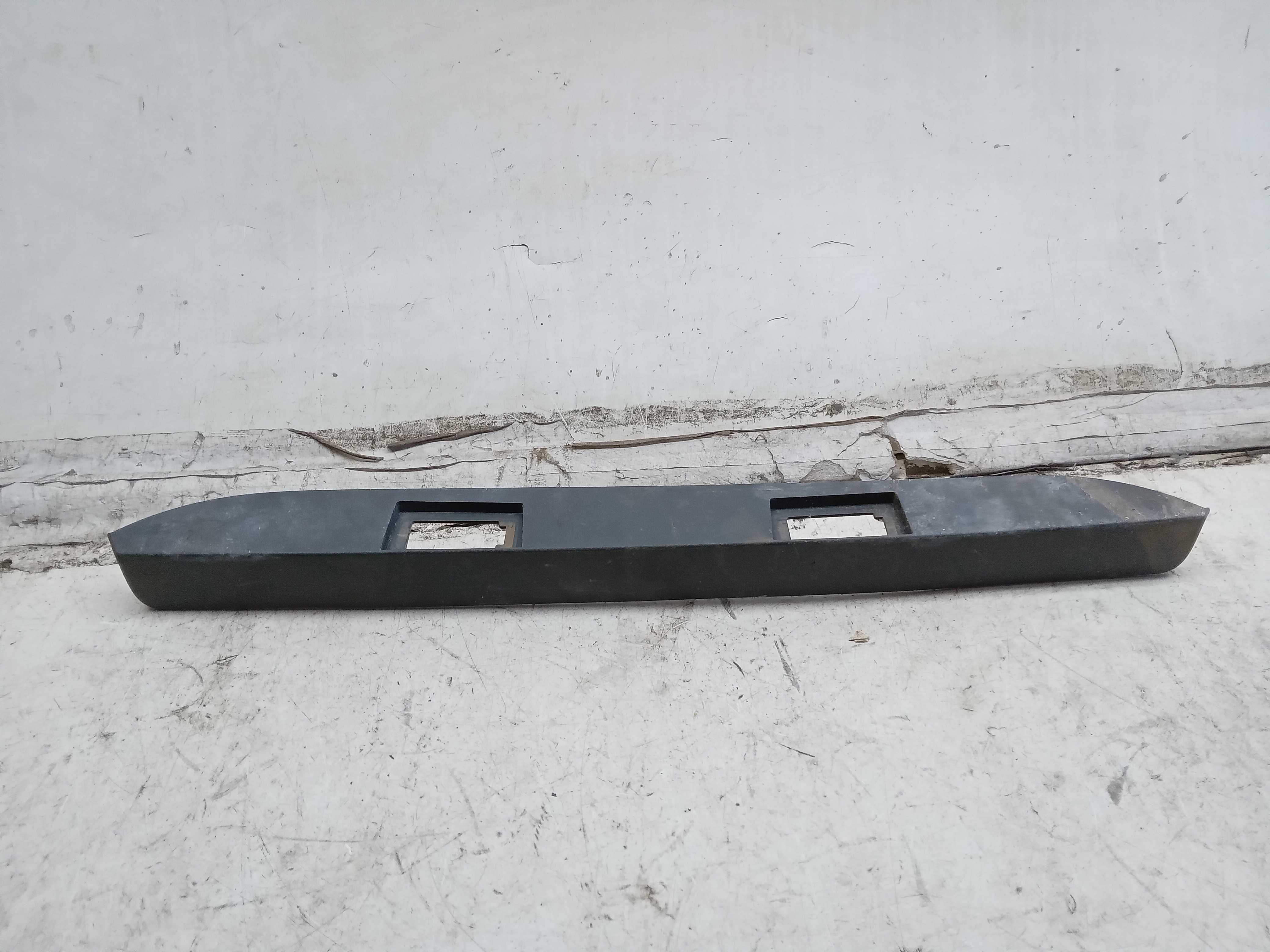 MOLDURA SUPORTE LUZ PLACA MB SPRINTER 416 1